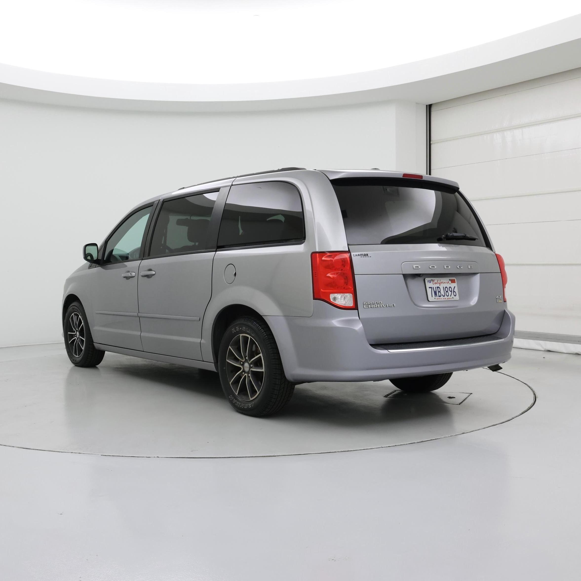 Thumbnail: 2017 Dodge Grand Caravan - 2