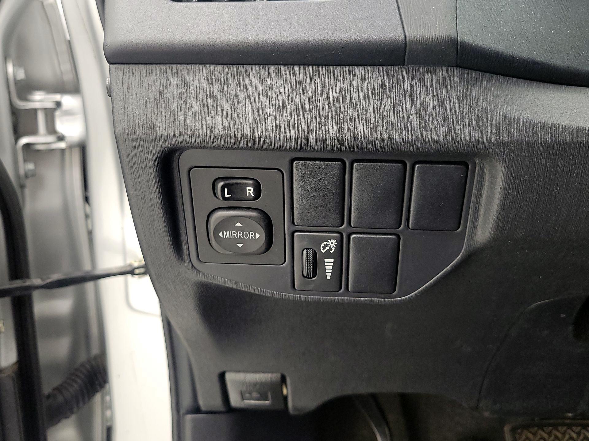 Thumbnail: 2014 Toyota Prius - 13