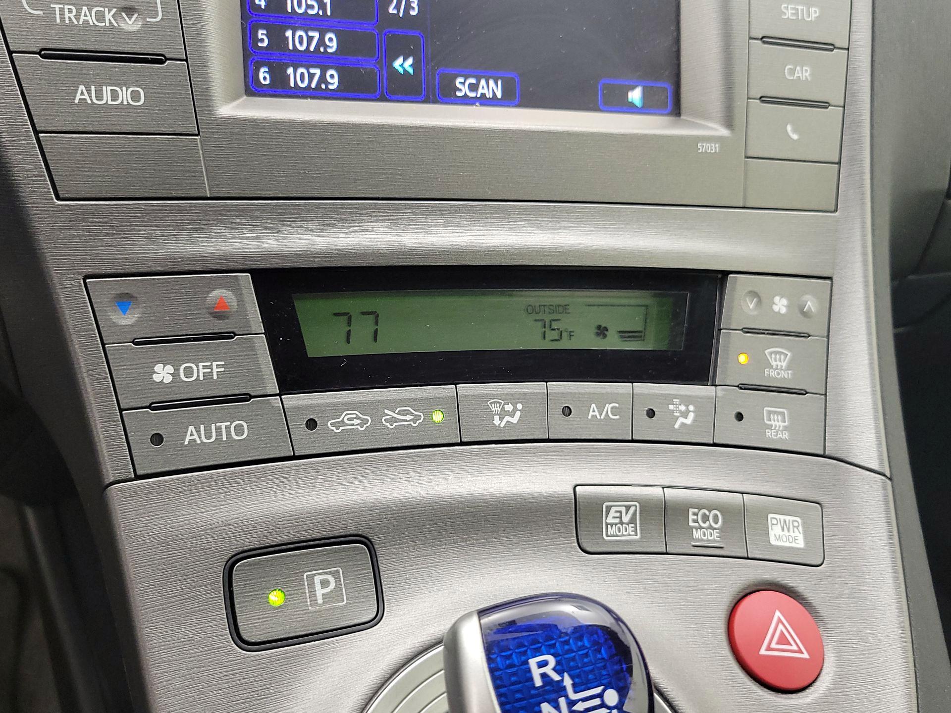 Thumbnail: 2014 Toyota Prius - 15