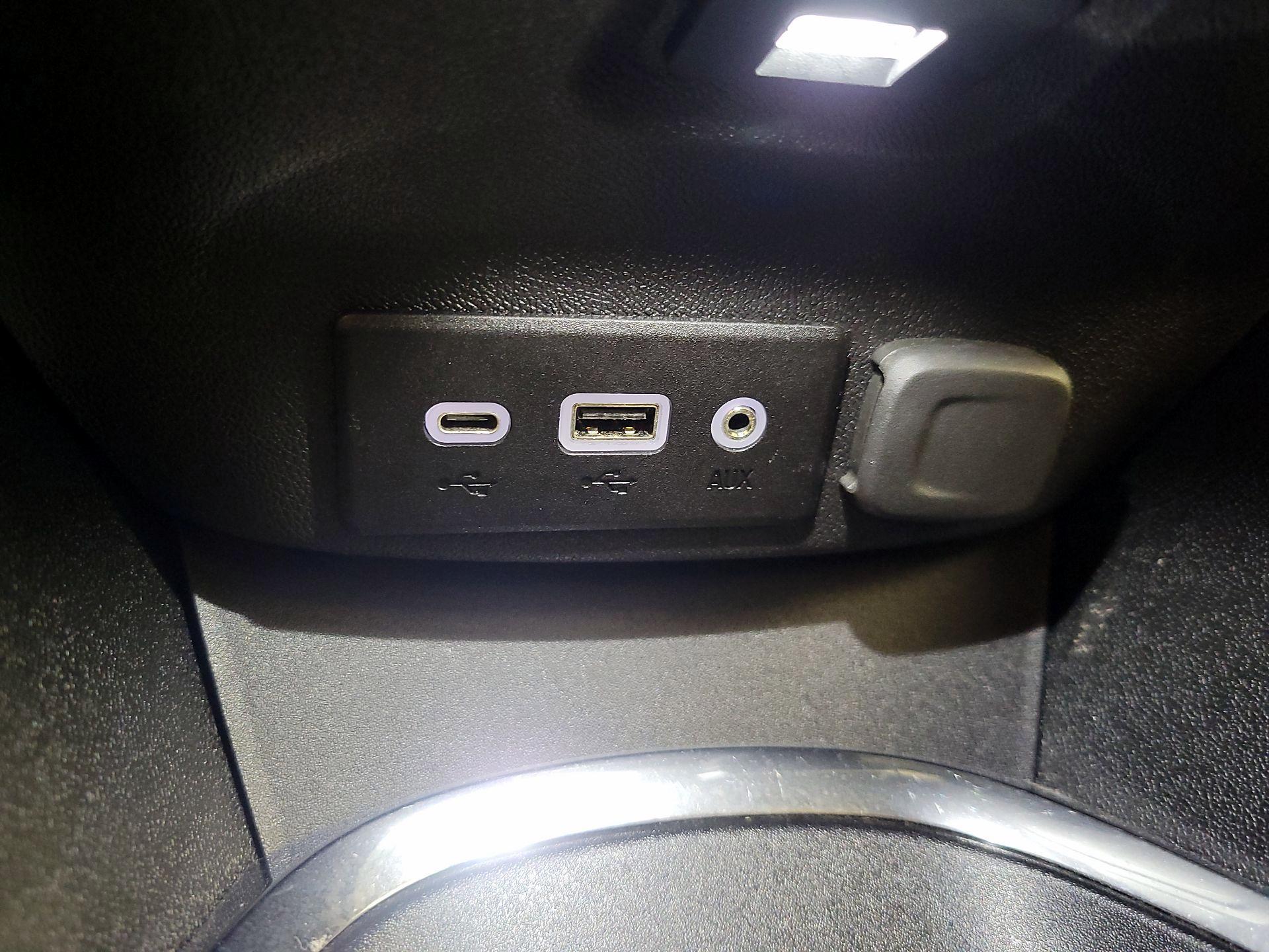 Thumbnail: 2022 Chevrolet Malibu - 18