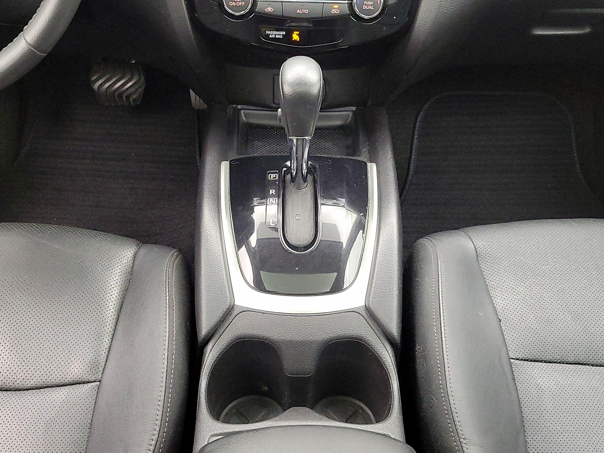 Thumbnail: 2015 Nissan Rogue - 18