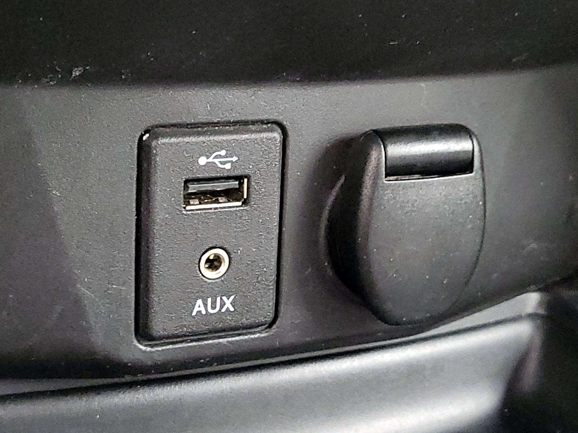 Thumbnail: 2015 Nissan Rogue - 19