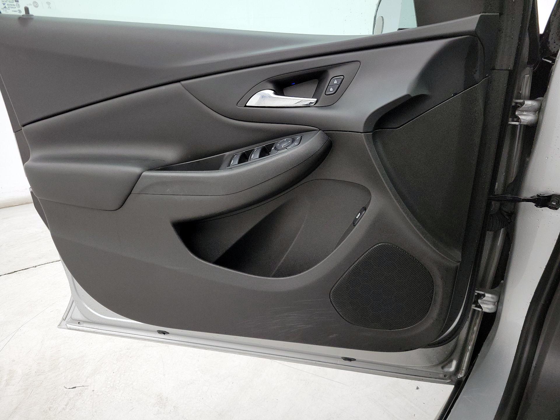 Thumbnail: 2017 Chevrolet Volt - 12