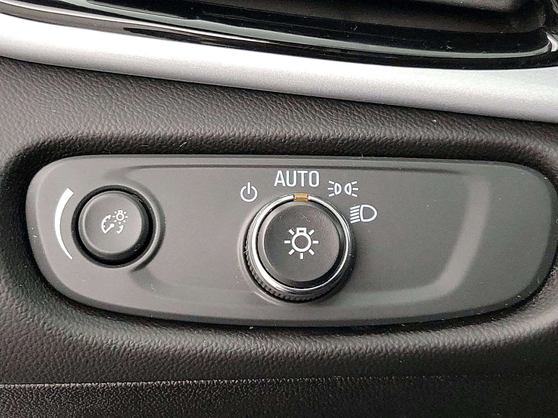 Thumbnail: 2017 Chevrolet Volt - 13