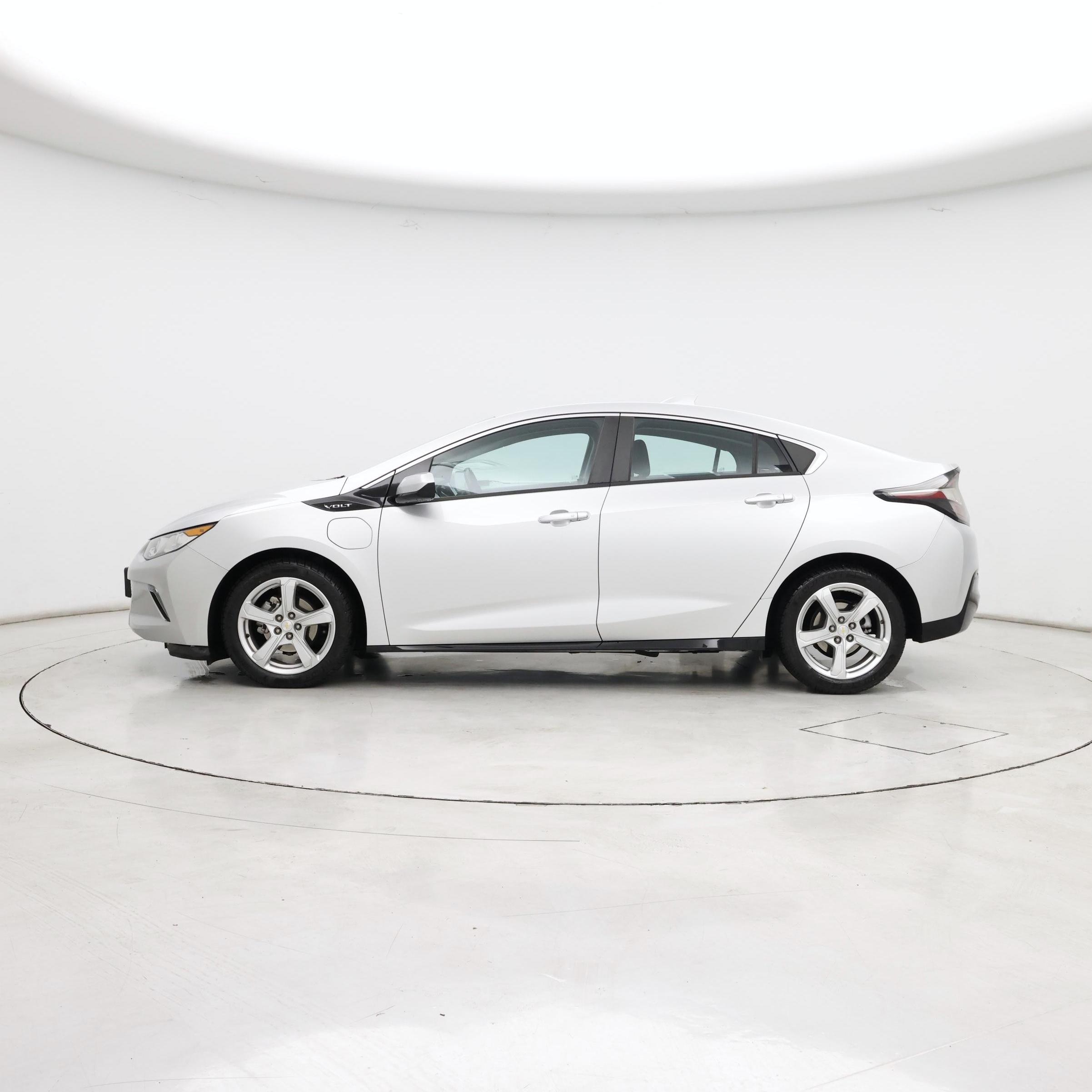 Thumbnail: 2017 Chevrolet Volt - 3