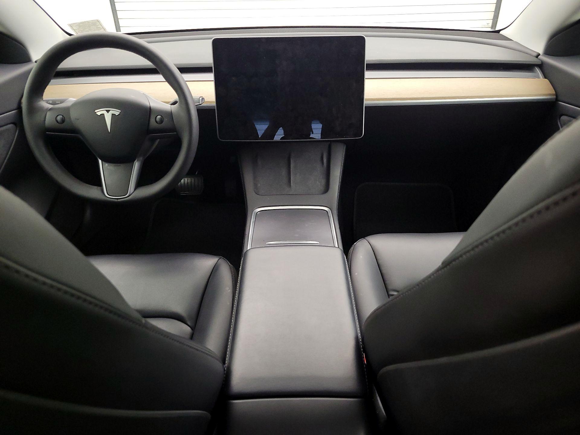 Thumbnail: 2021 Tesla Model 3 - 9