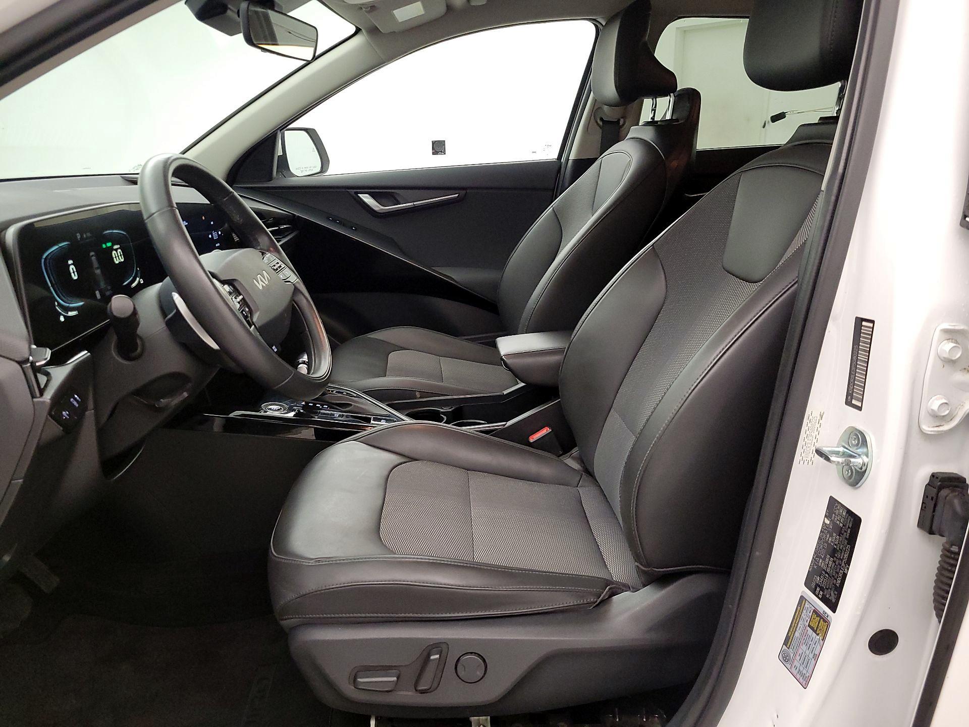 Thumbnail: 2023 Kia Niro - 11