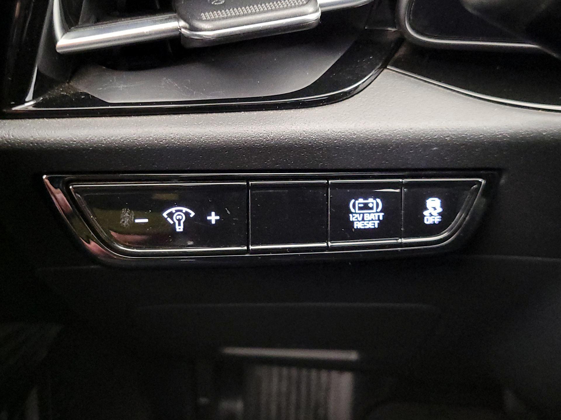 Thumbnail: 2023 Kia Niro - 13