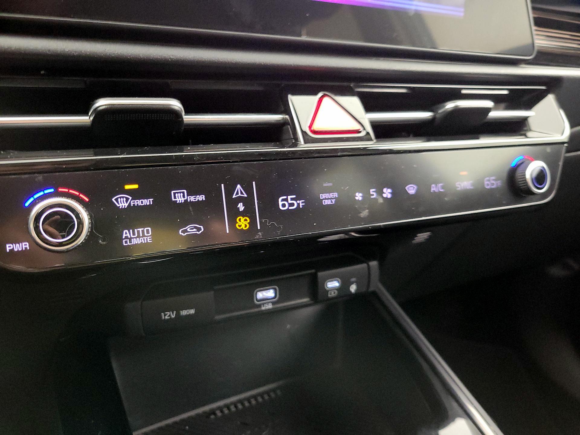 Thumbnail: 2023 Kia Niro - 17