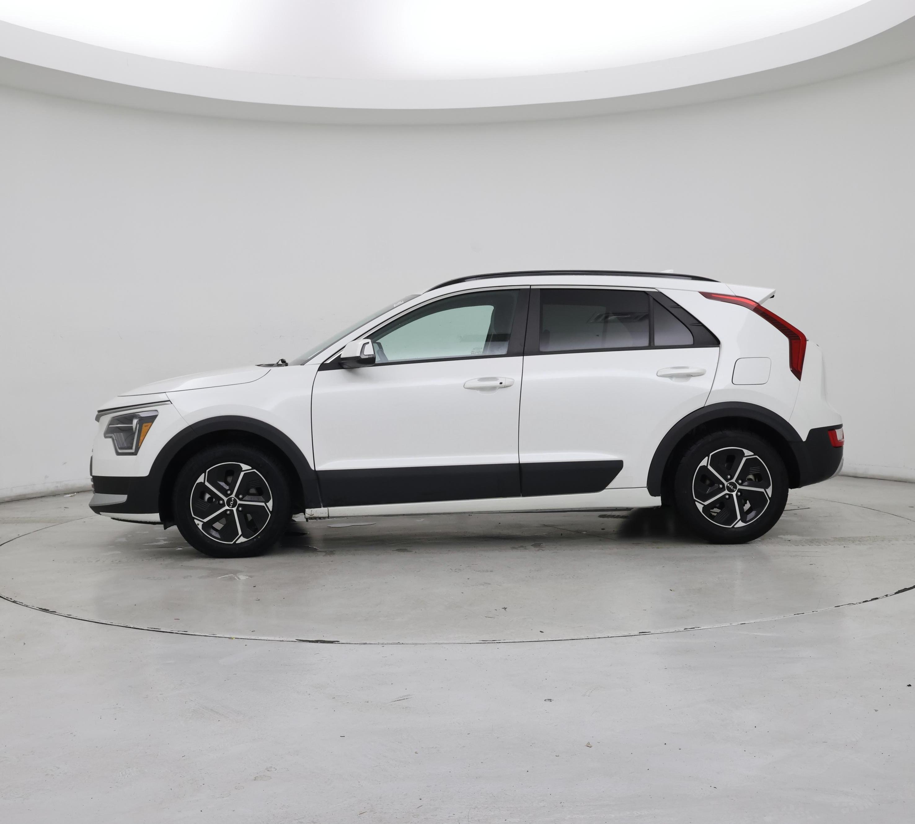 Thumbnail: 2023 Kia Niro - 3