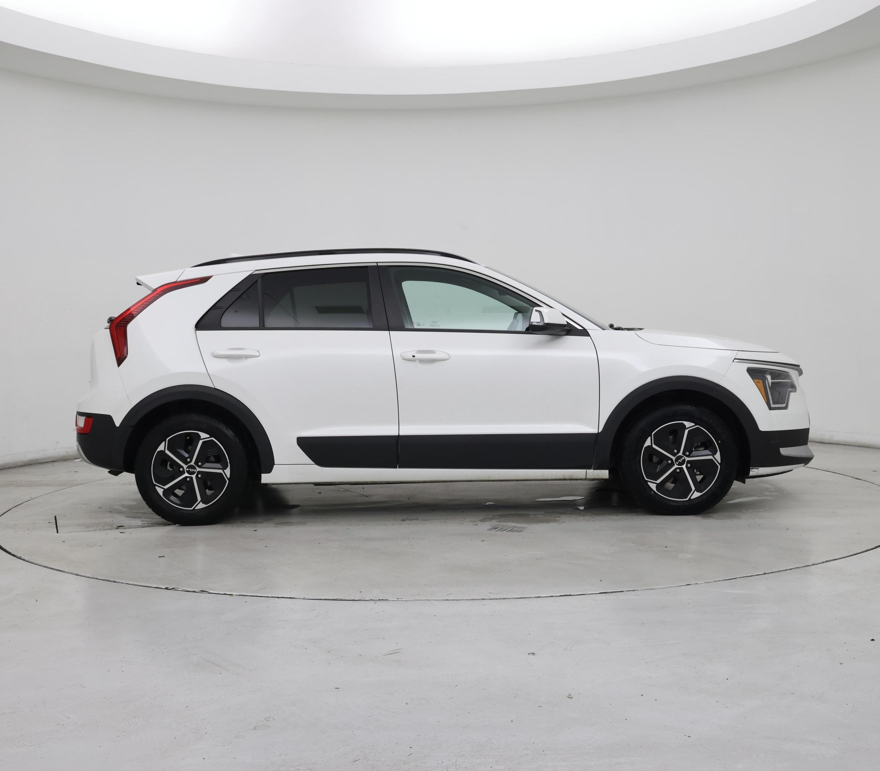 Thumbnail: 2023 Kia Niro - 7