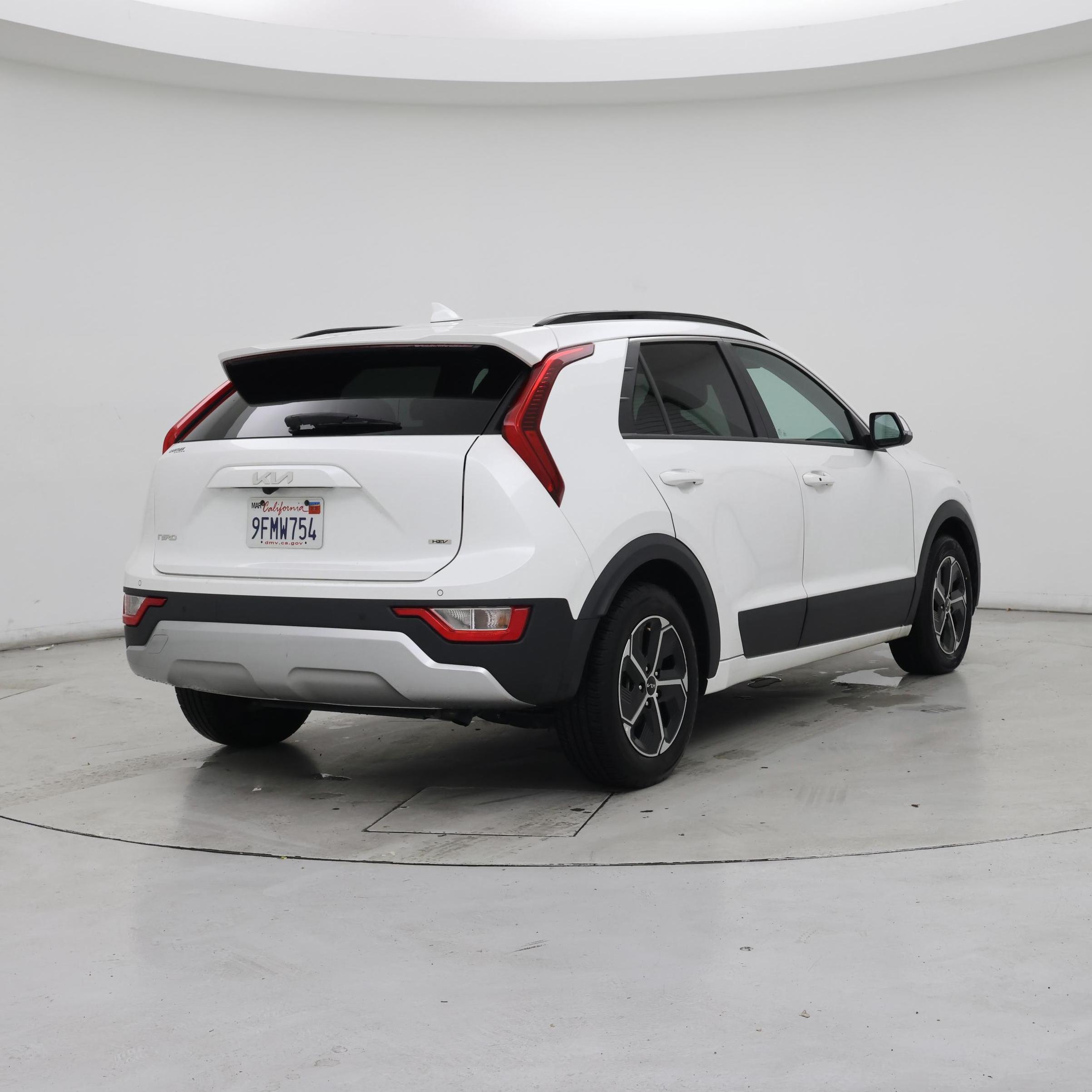 Thumbnail: 2023 Kia Niro - 8