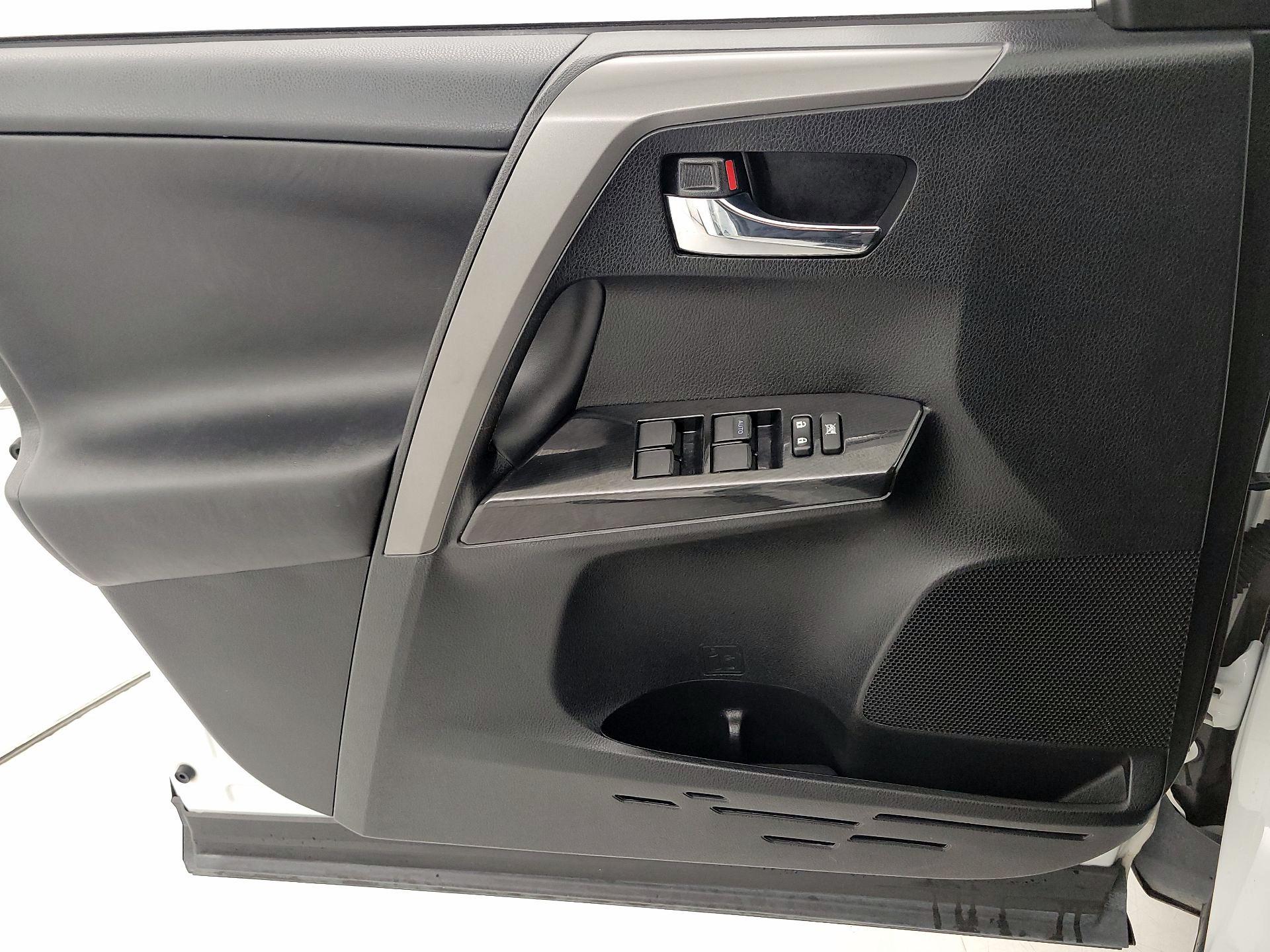 Thumbnail: 2016 Toyota RAV4 - 12