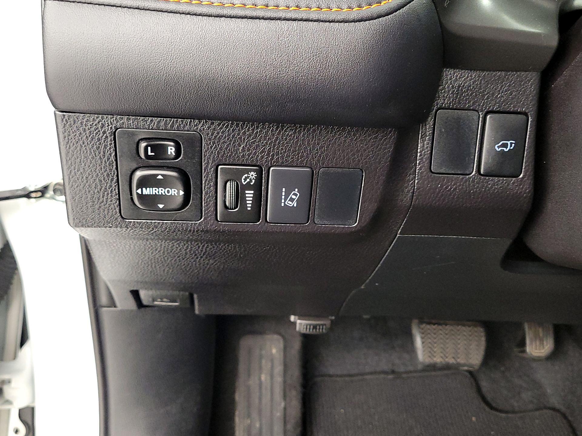 Thumbnail: 2016 Toyota RAV4 - 13