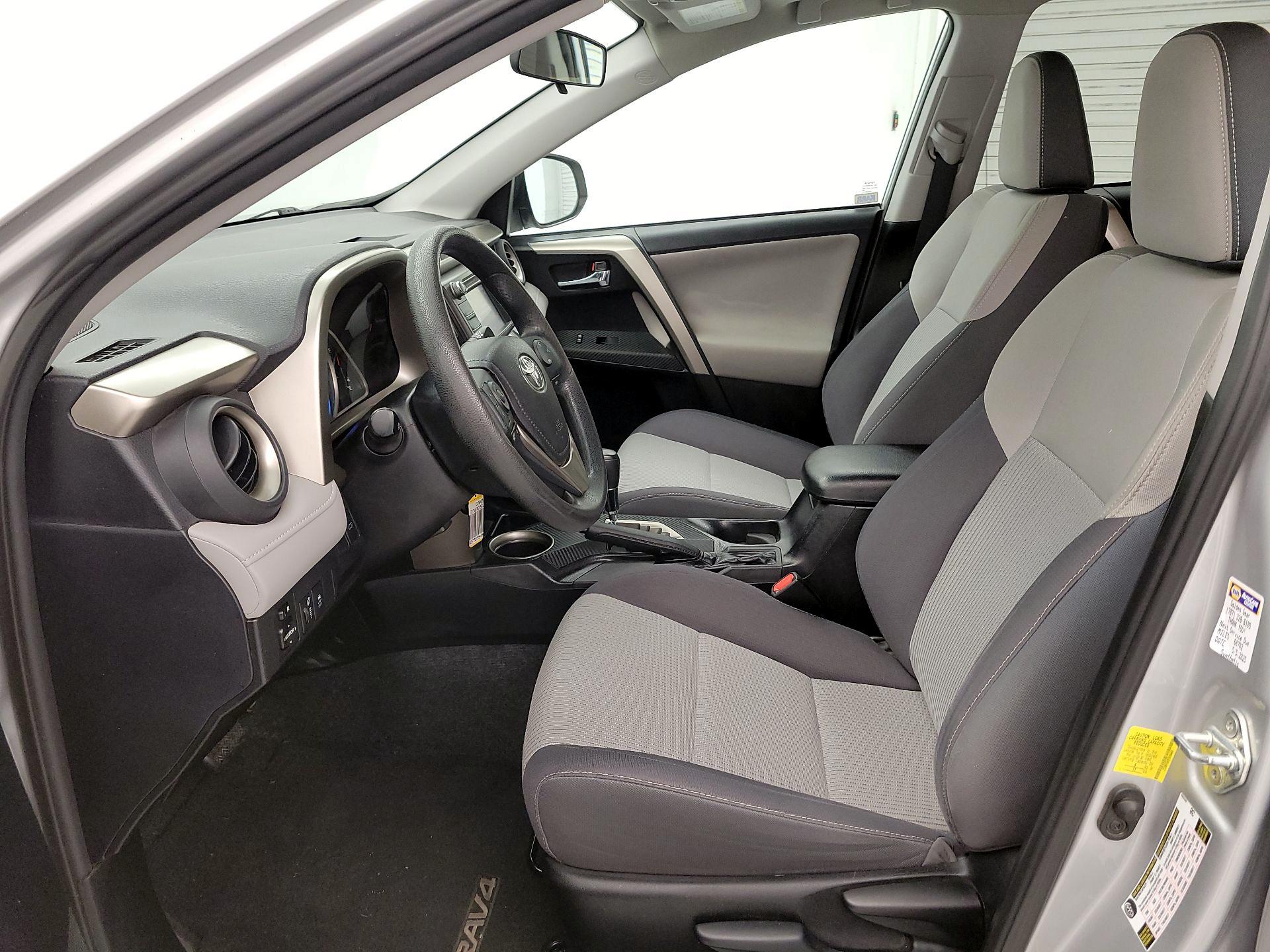 Thumbnail: 2015 Toyota RAV4 - 11