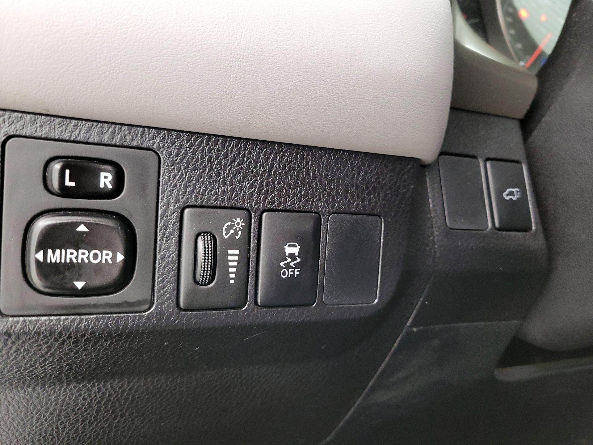 Thumbnail: 2015 Toyota RAV4 - 13