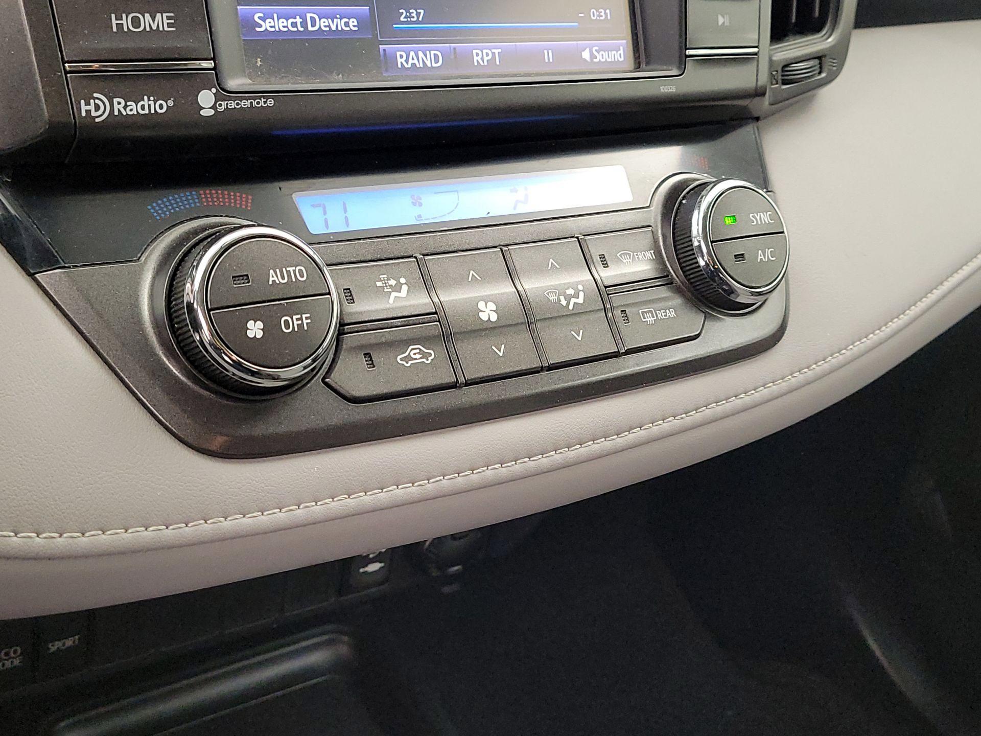 Thumbnail: 2015 Toyota RAV4 - 16