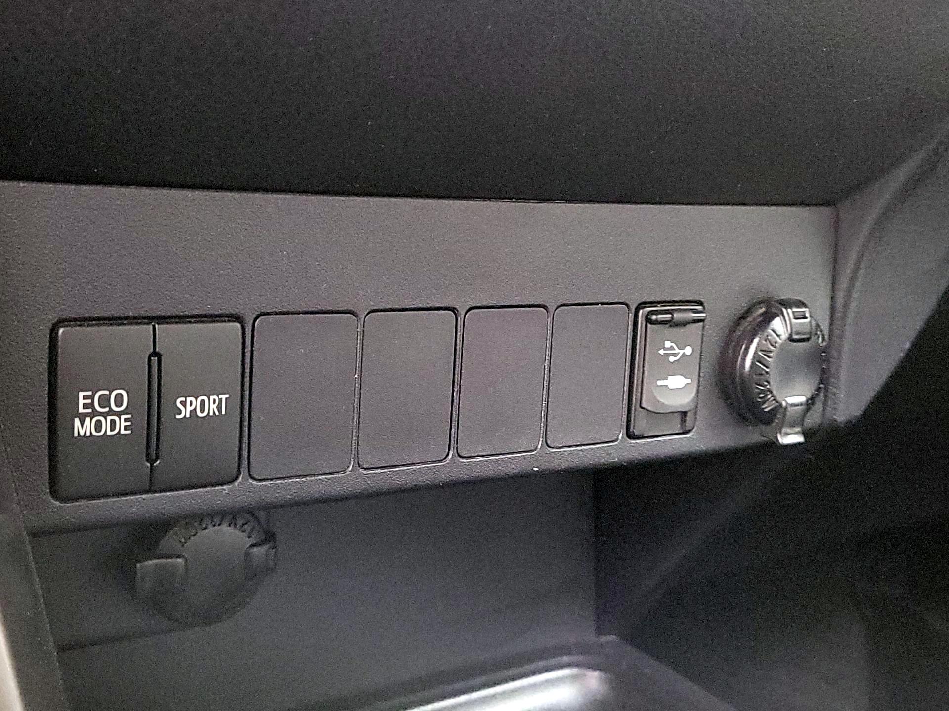 Thumbnail: 2015 Toyota RAV4 - 18