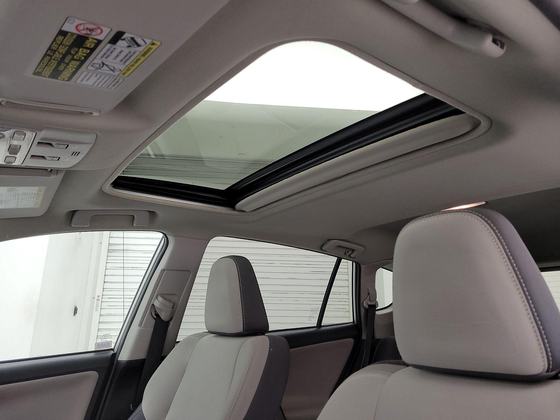 Thumbnail: 2015 Toyota RAV4 - 19