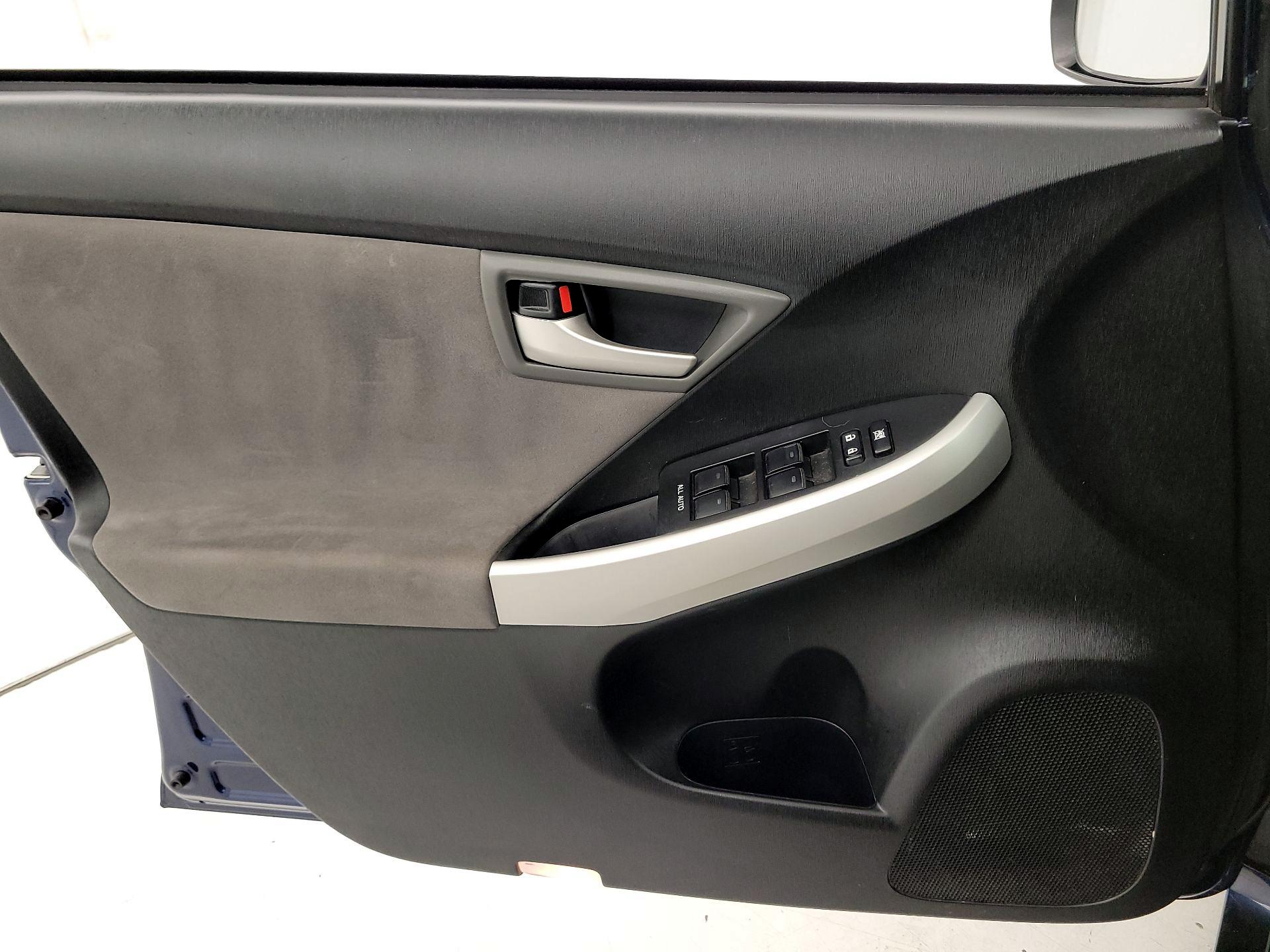 Thumbnail: 2015 Toyota Prius - 12