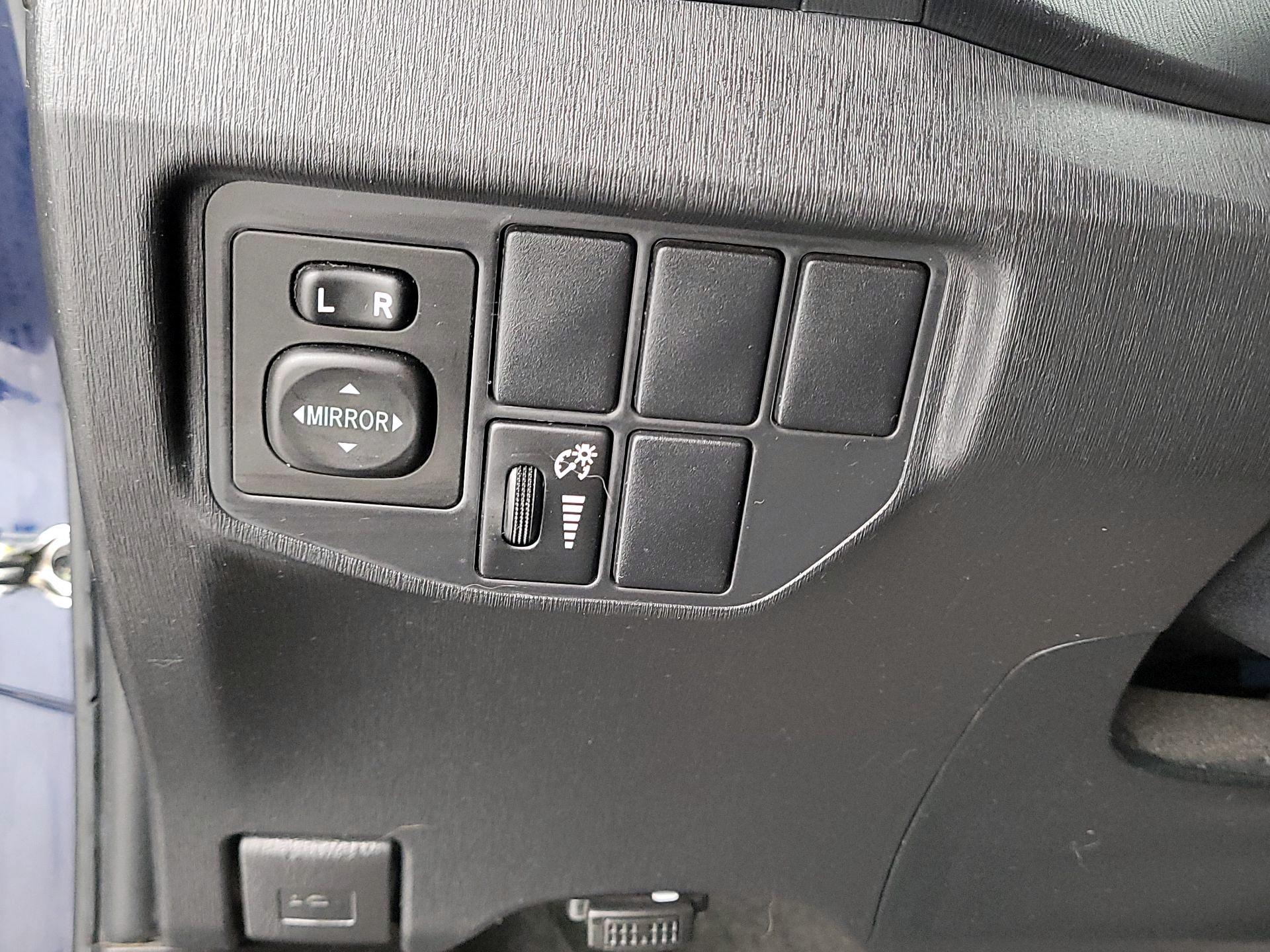 Thumbnail: 2015 Toyota Prius - 13