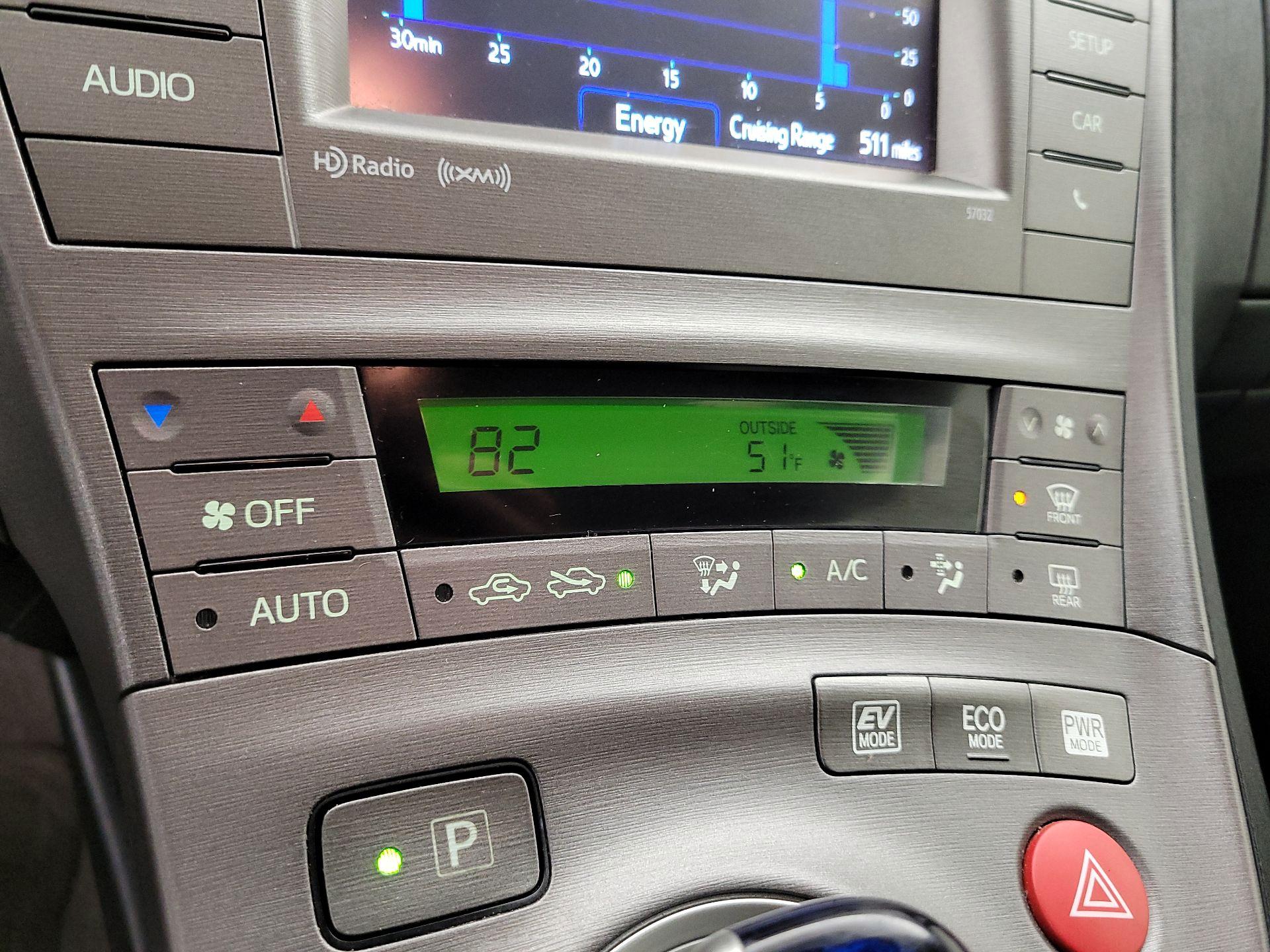 Thumbnail: 2015 Toyota Prius - 16