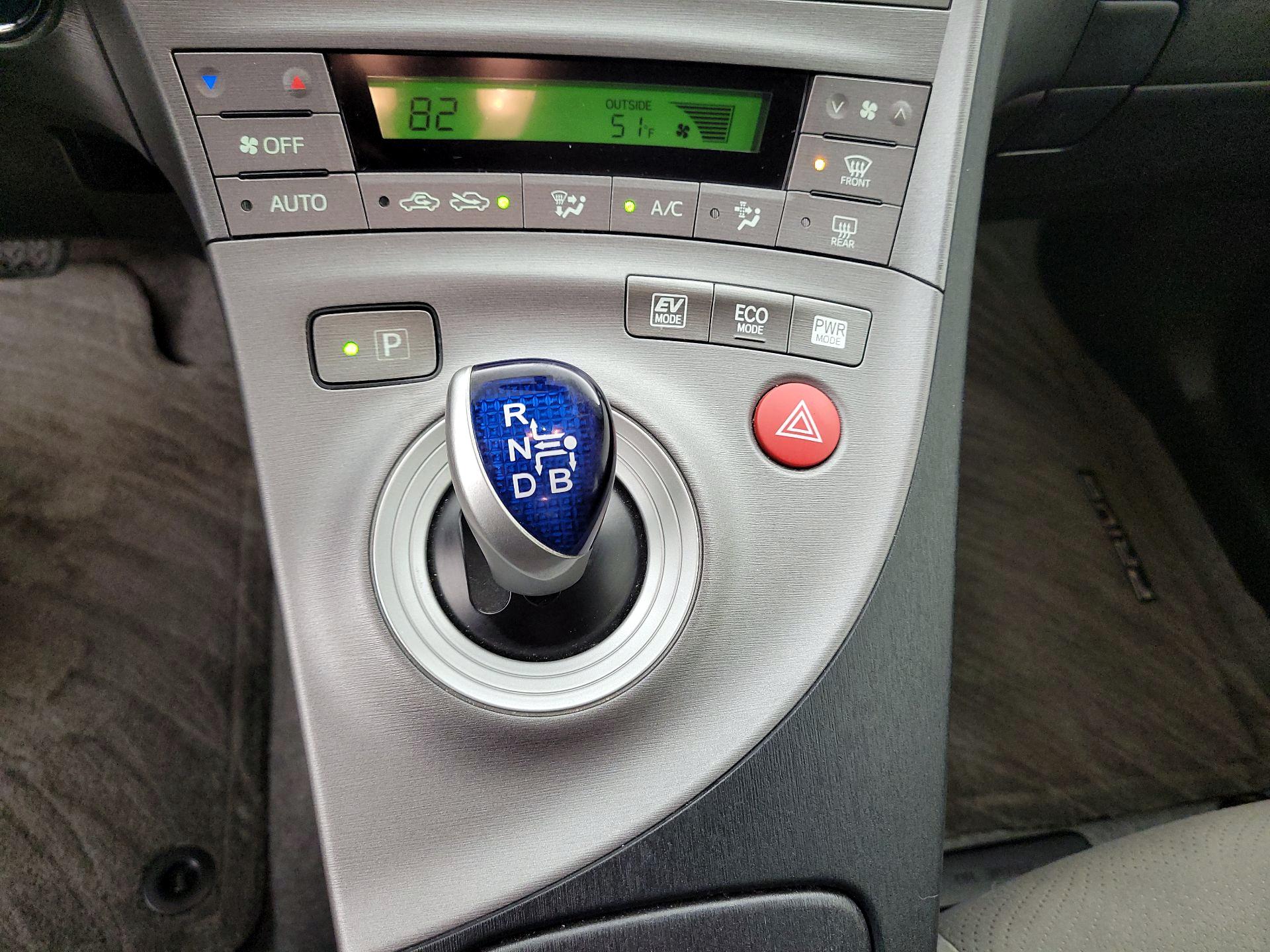 Thumbnail: 2015 Toyota Prius - 17