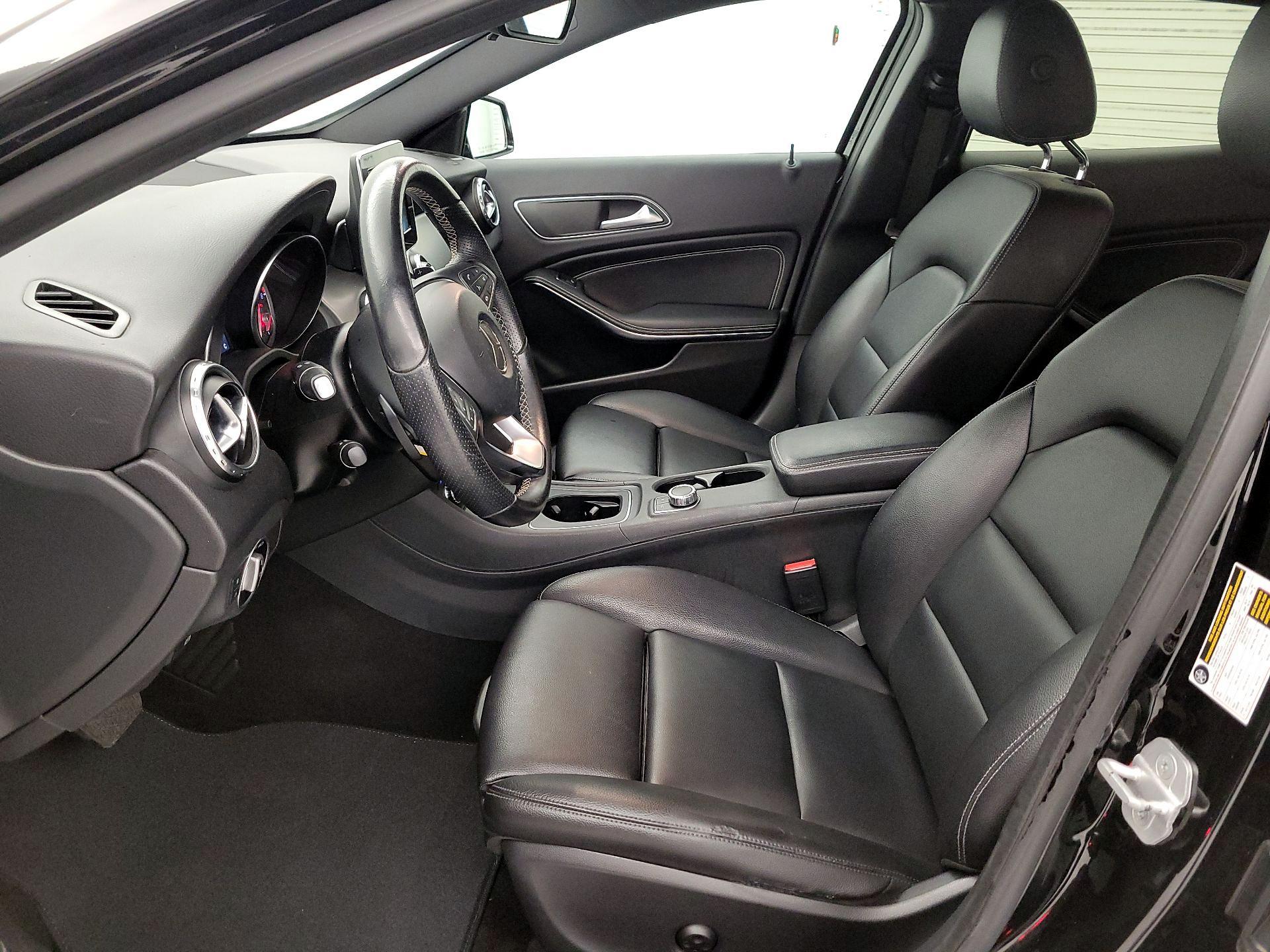 Thumbnail: 2016 Mercedes-Benz GLA - 11