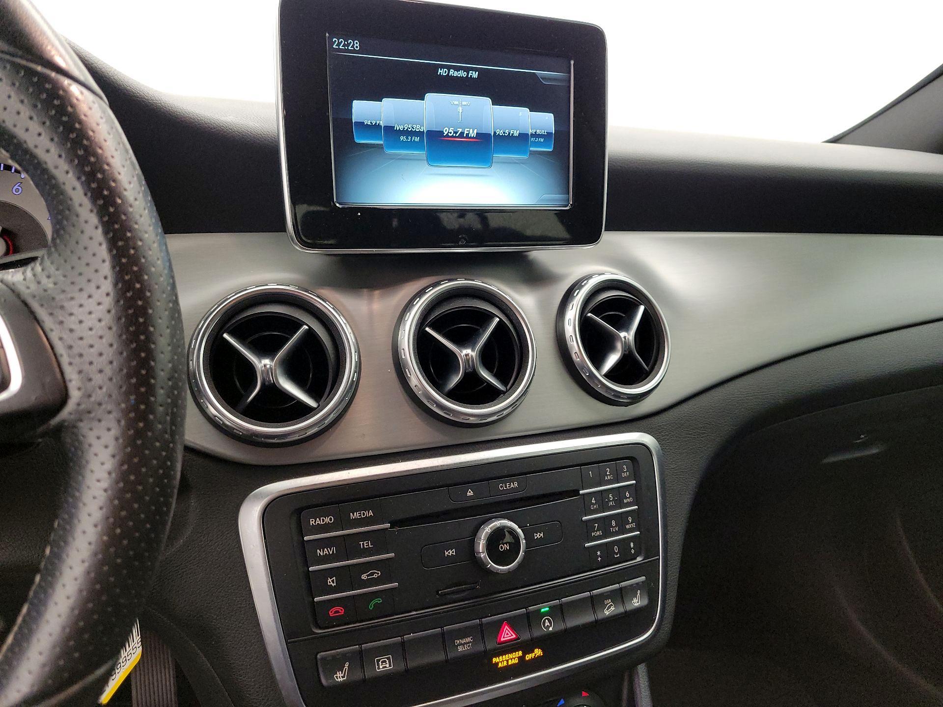 Thumbnail: 2016 Mercedes-Benz GLA - 15