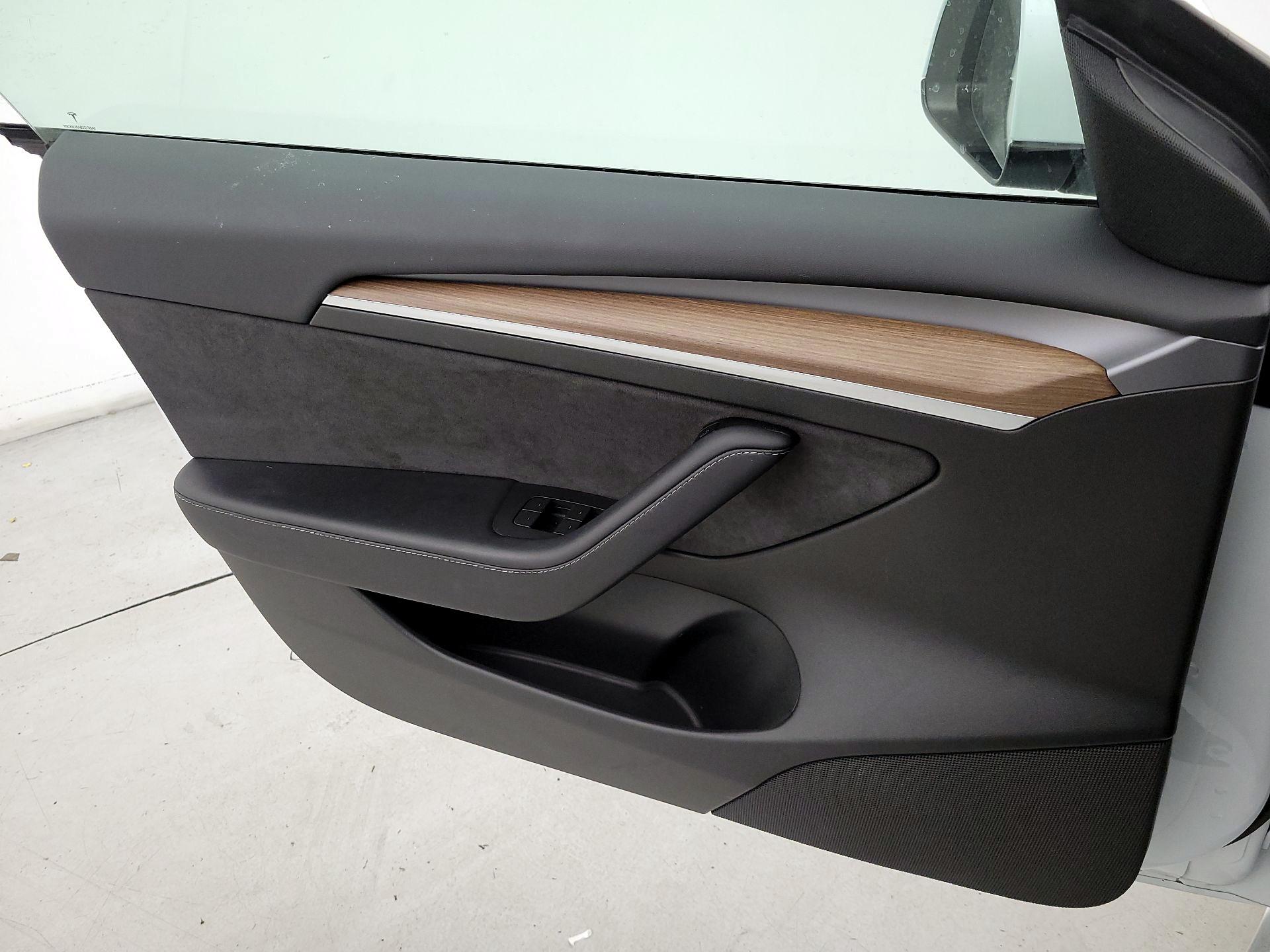 Thumbnail: 2023 Tesla Model 3 - 12