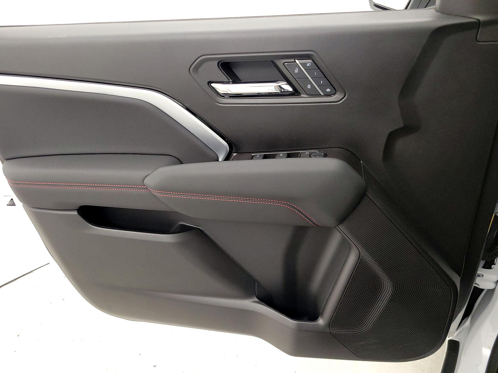 Thumbnail: 2024 Chevrolet Colorado - 12