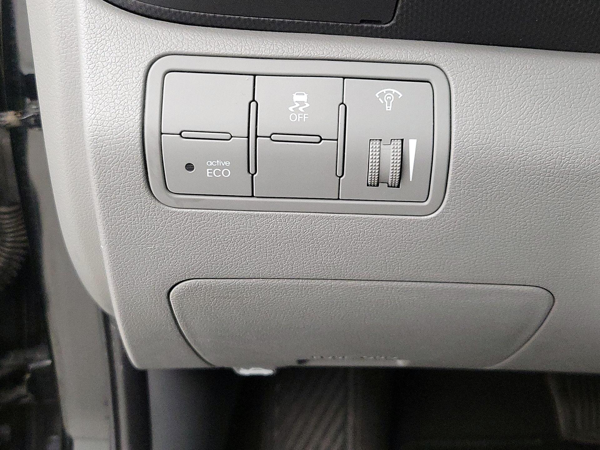 Thumbnail: 2017 Hyundai Accent - 13