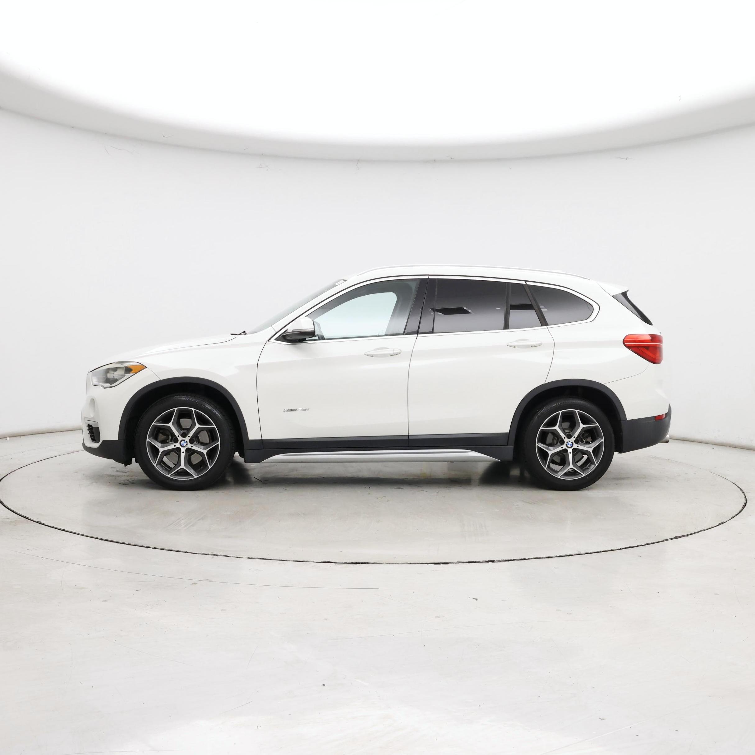 Thumbnail: 2016 BMW X1 - 3