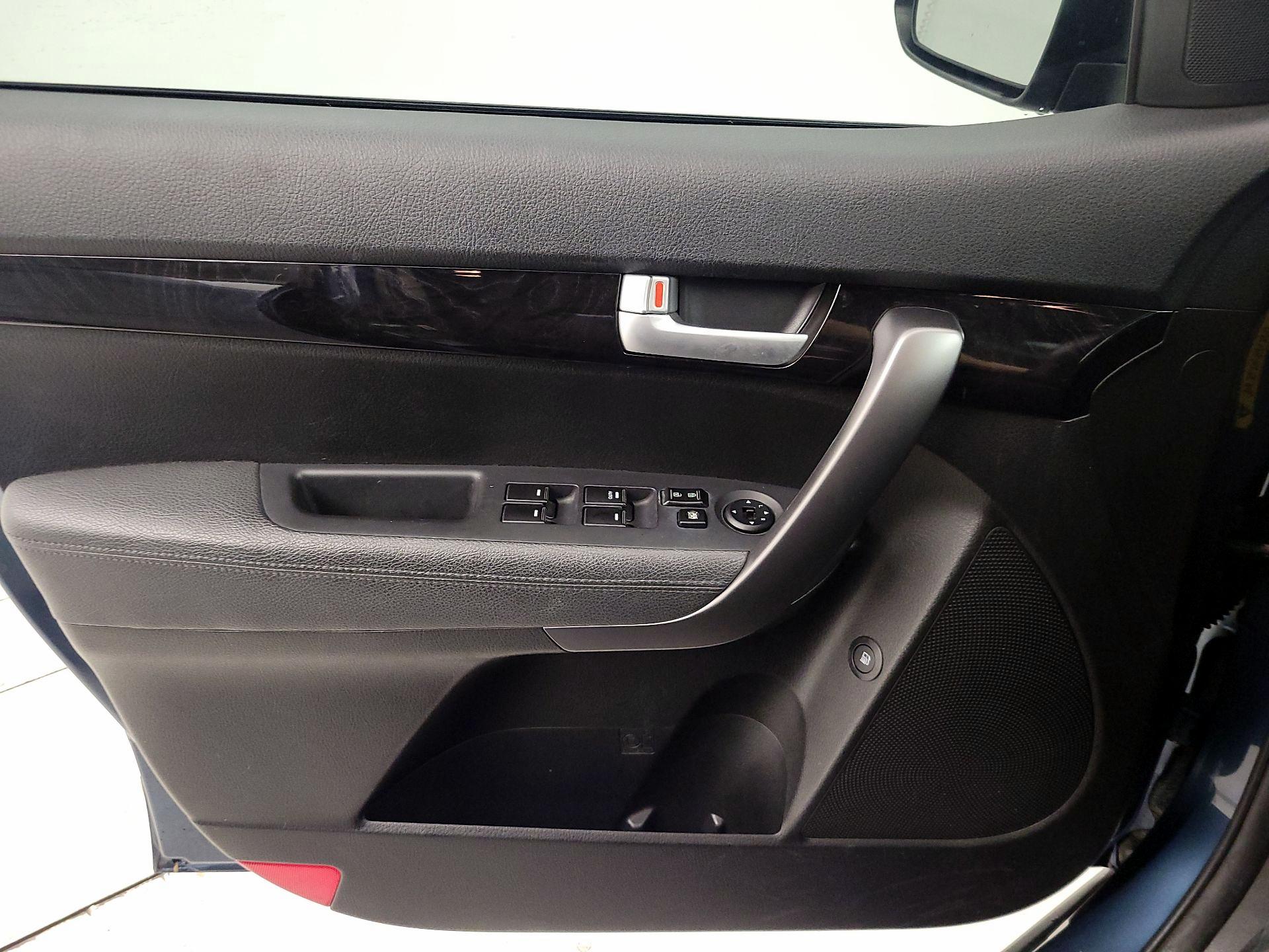 Thumbnail: 2015 Kia Sorento - 12