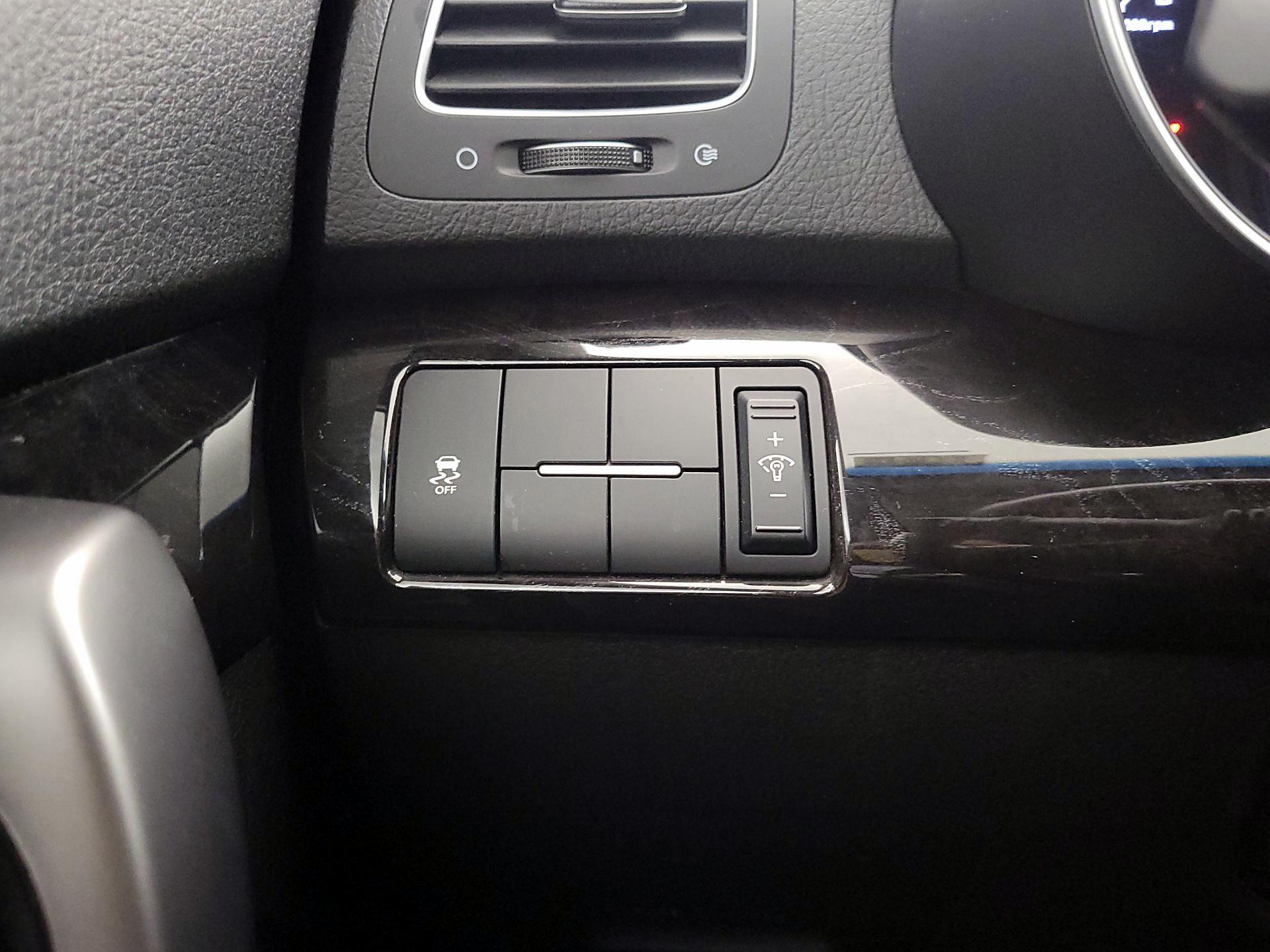 Thumbnail: 2015 Kia Sorento - 13