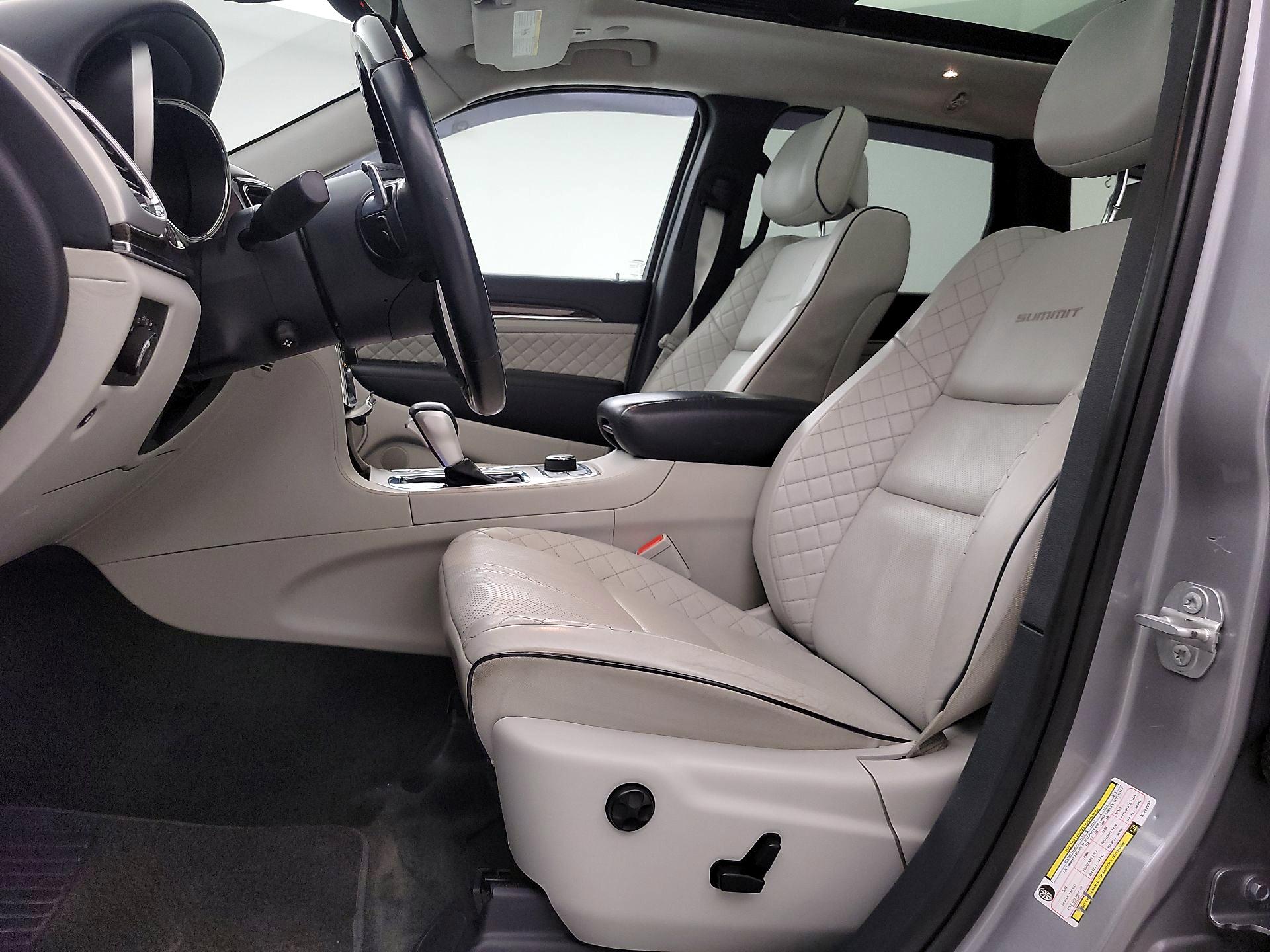 Thumbnail: 2019 Jeep Grand Cherokee - 11