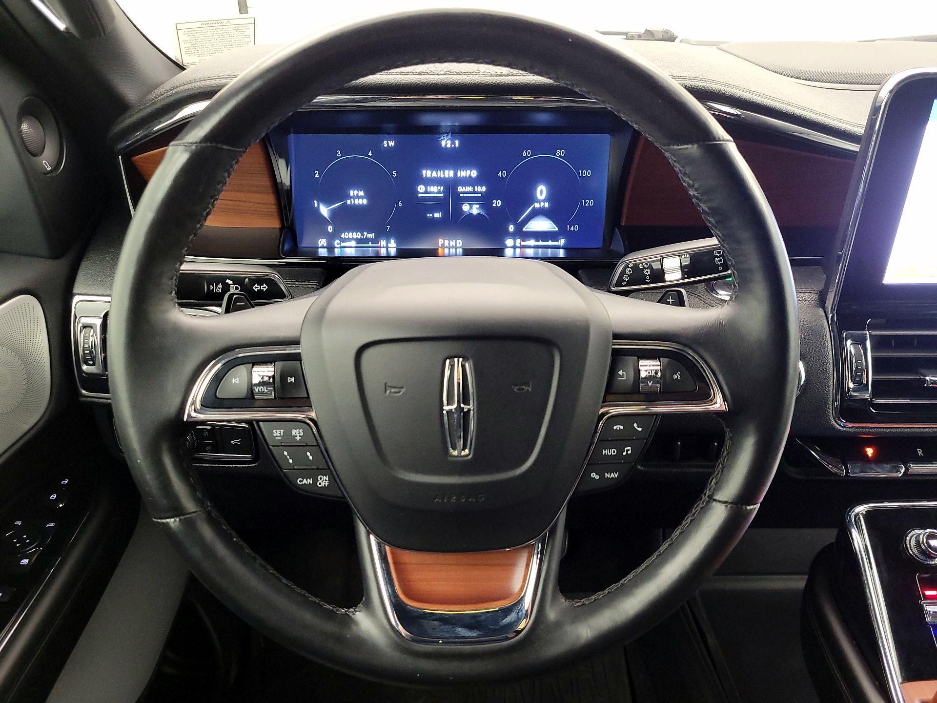 Thumbnail: 2020 Lincoln Navigator L - 10