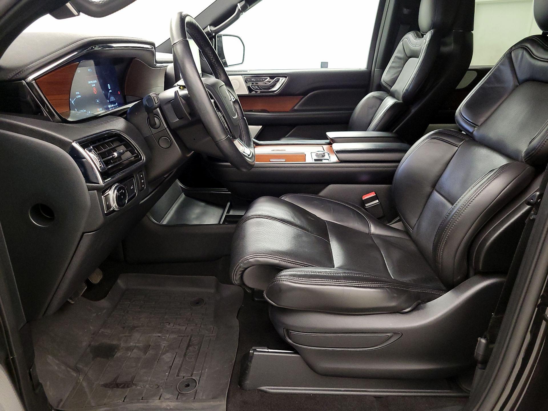 Thumbnail: 2020 Lincoln Navigator L - 11