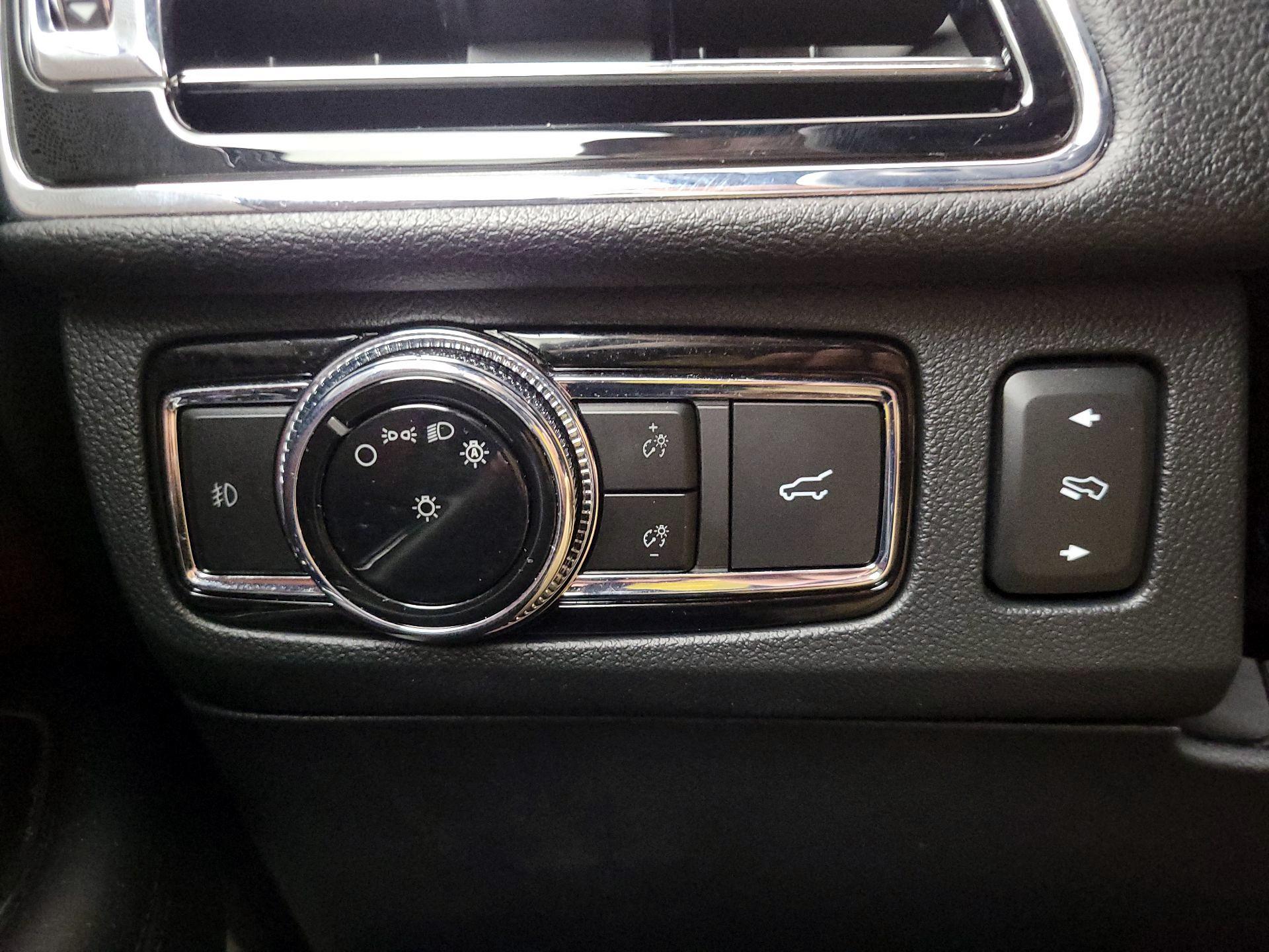 Thumbnail: 2020 Lincoln Navigator L - 13