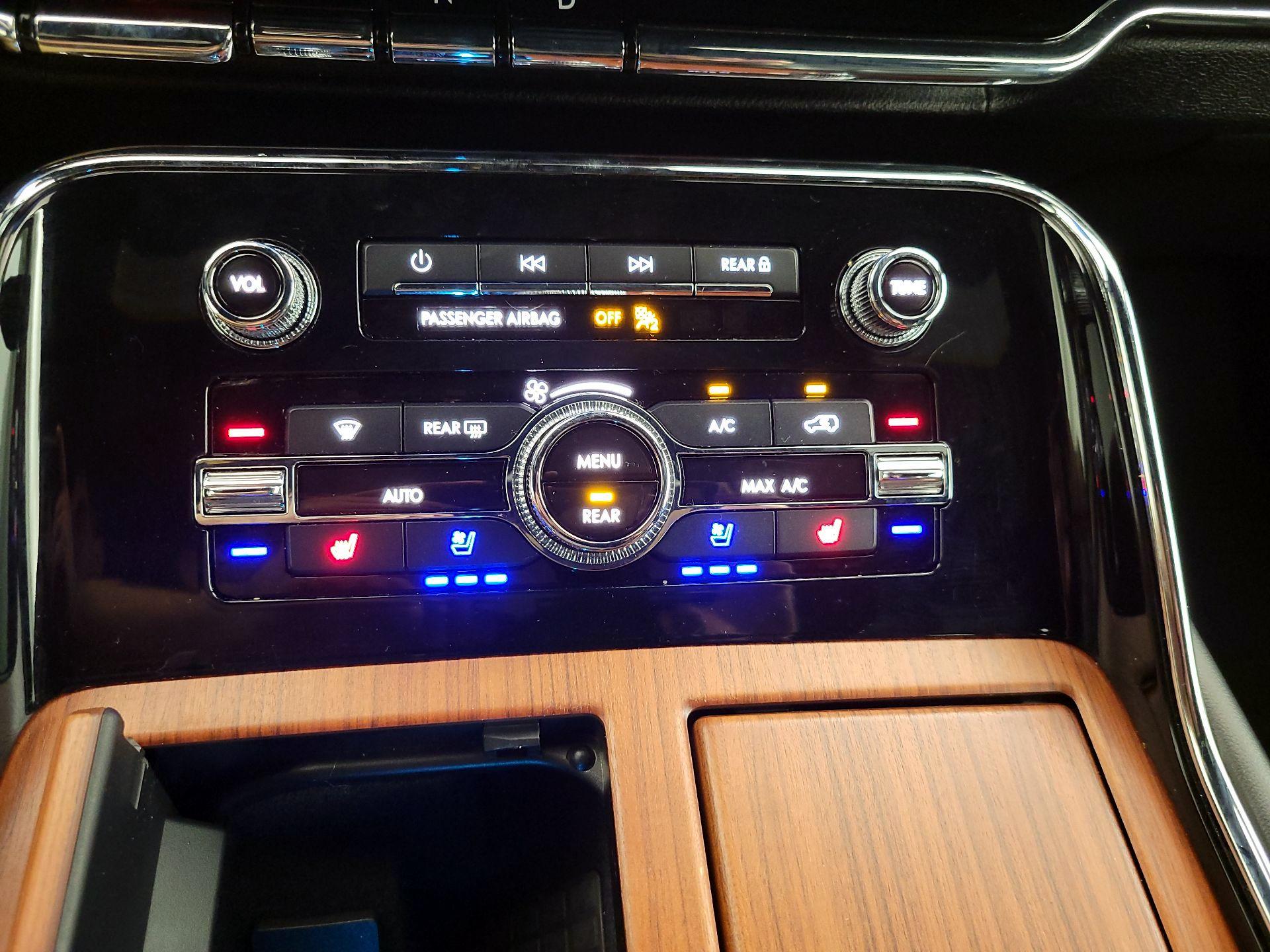 Thumbnail: 2020 Lincoln Navigator L - 17