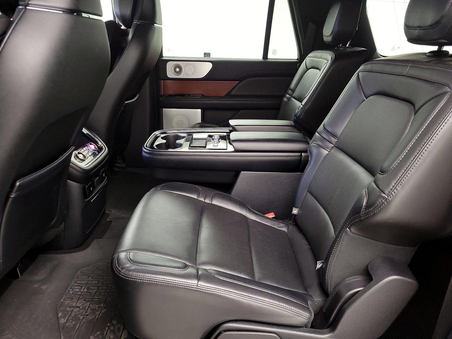 Thumbnail: 2020 Lincoln Navigator L - 20