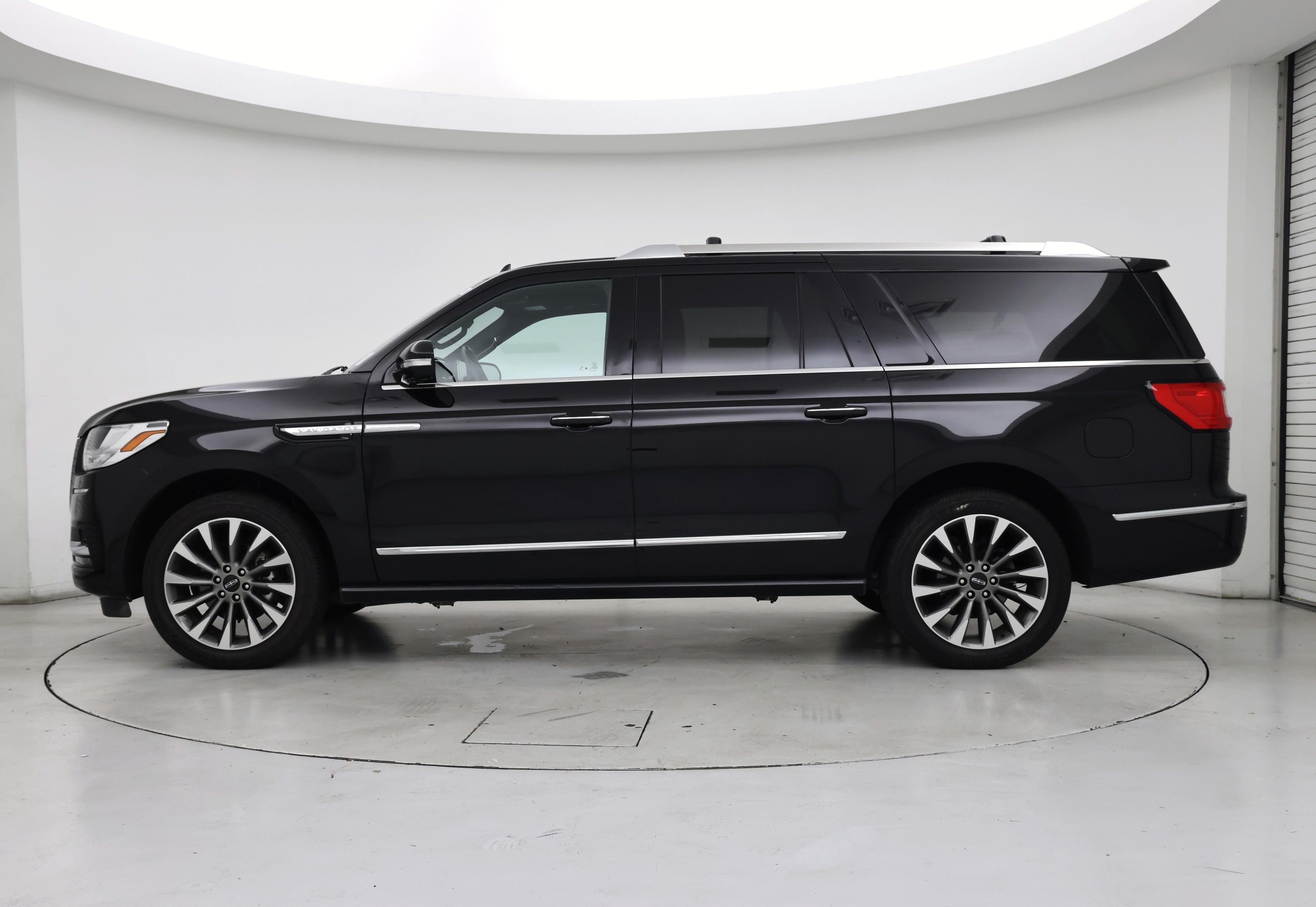 Thumbnail: 2020 Lincoln Navigator L - 3