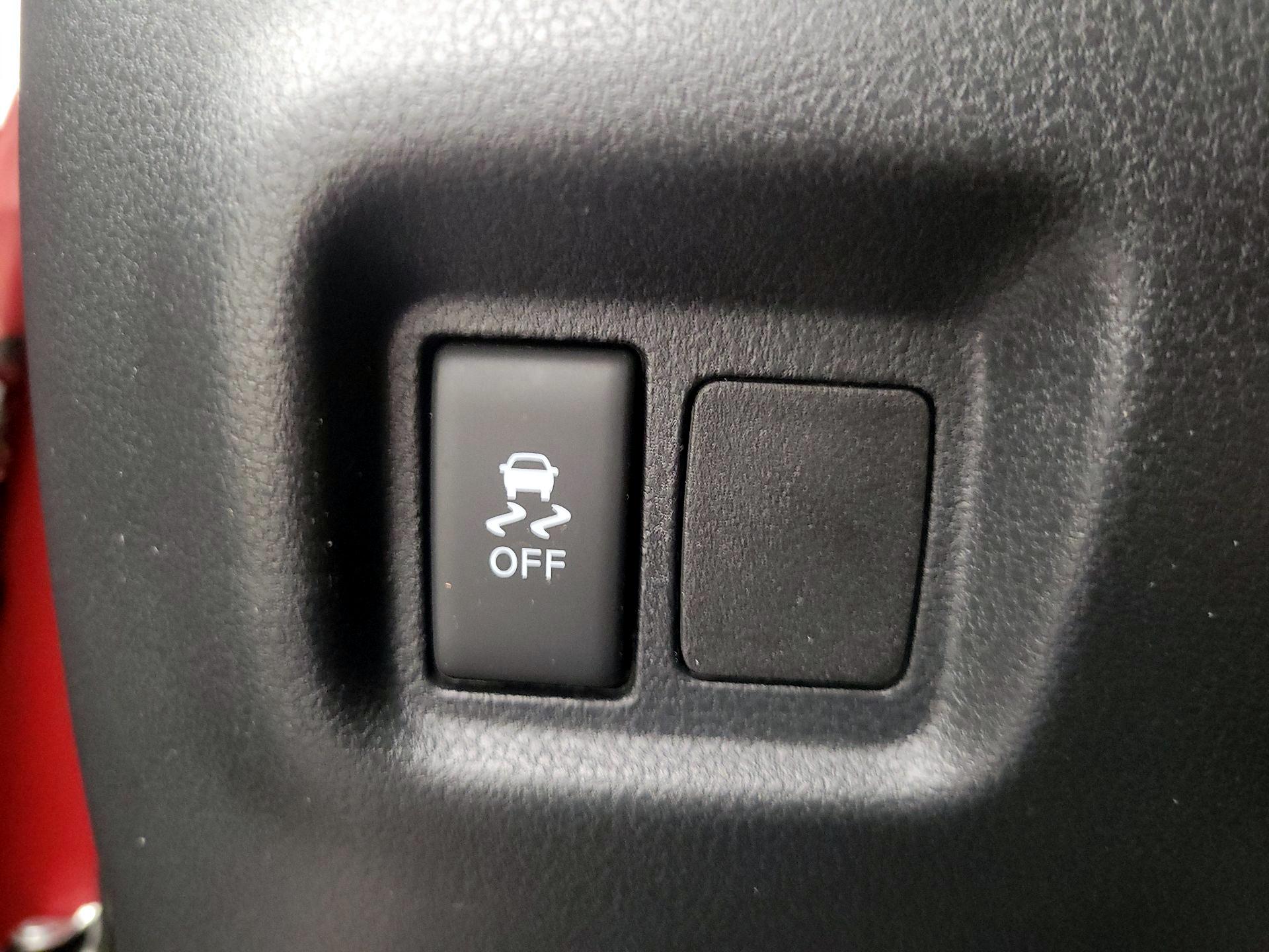 Thumbnail: 2017 Nissan Versa - 13