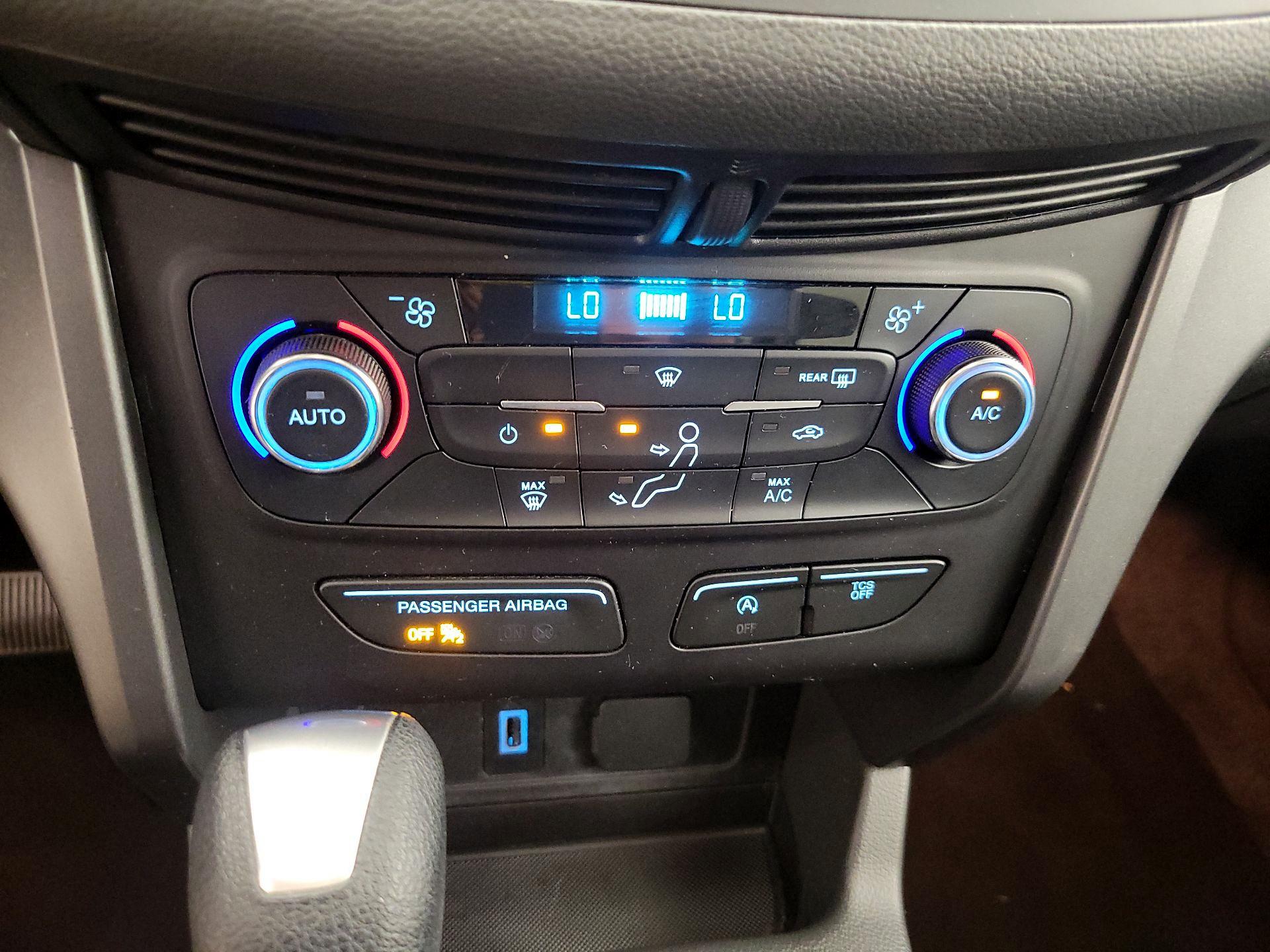 Thumbnail: 2017 Ford Escape - 16