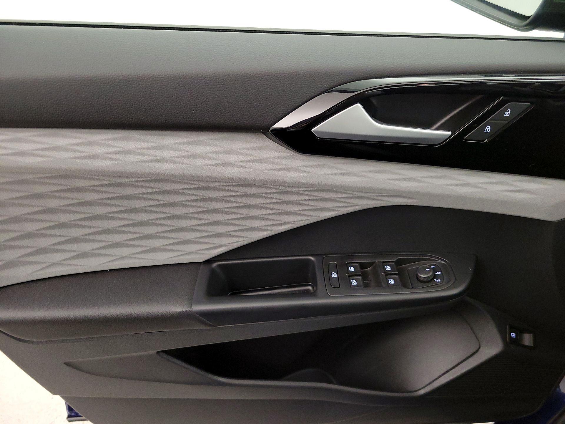 Thumbnail: 2023 Volkswagen Taos - 12