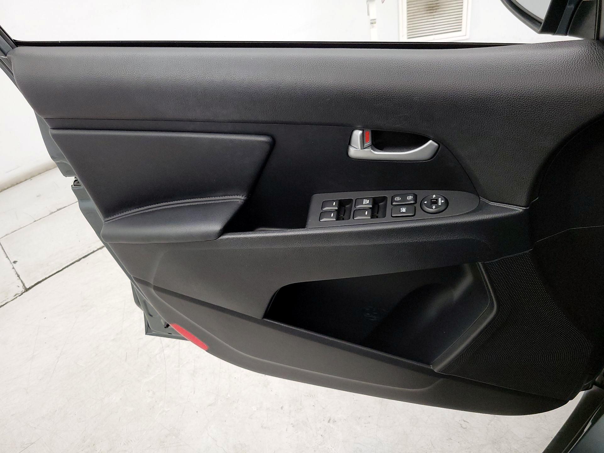 Thumbnail: 2014 Kia Sportage - 12