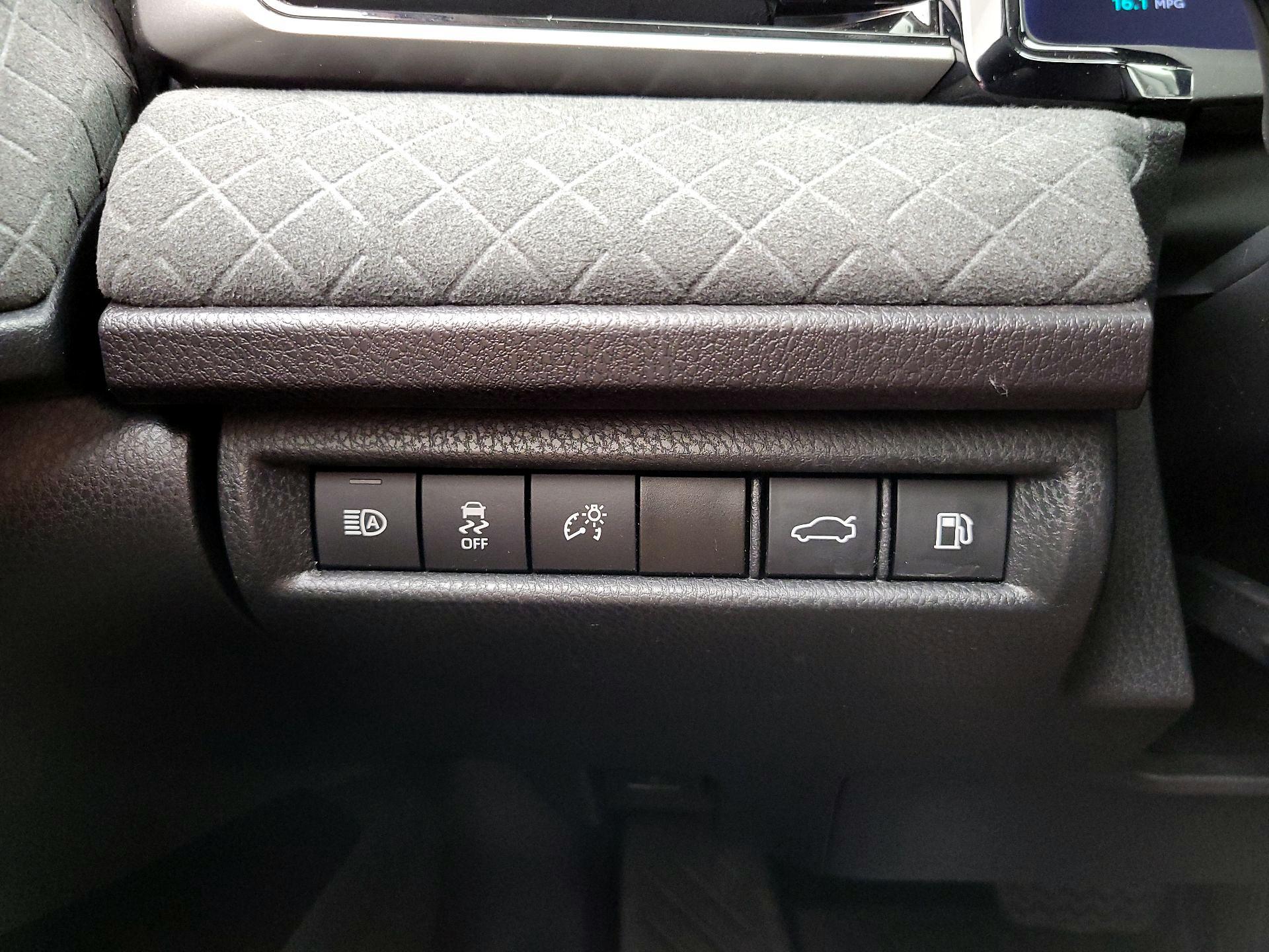 Thumbnail: 2025 Toyota Camry - 13