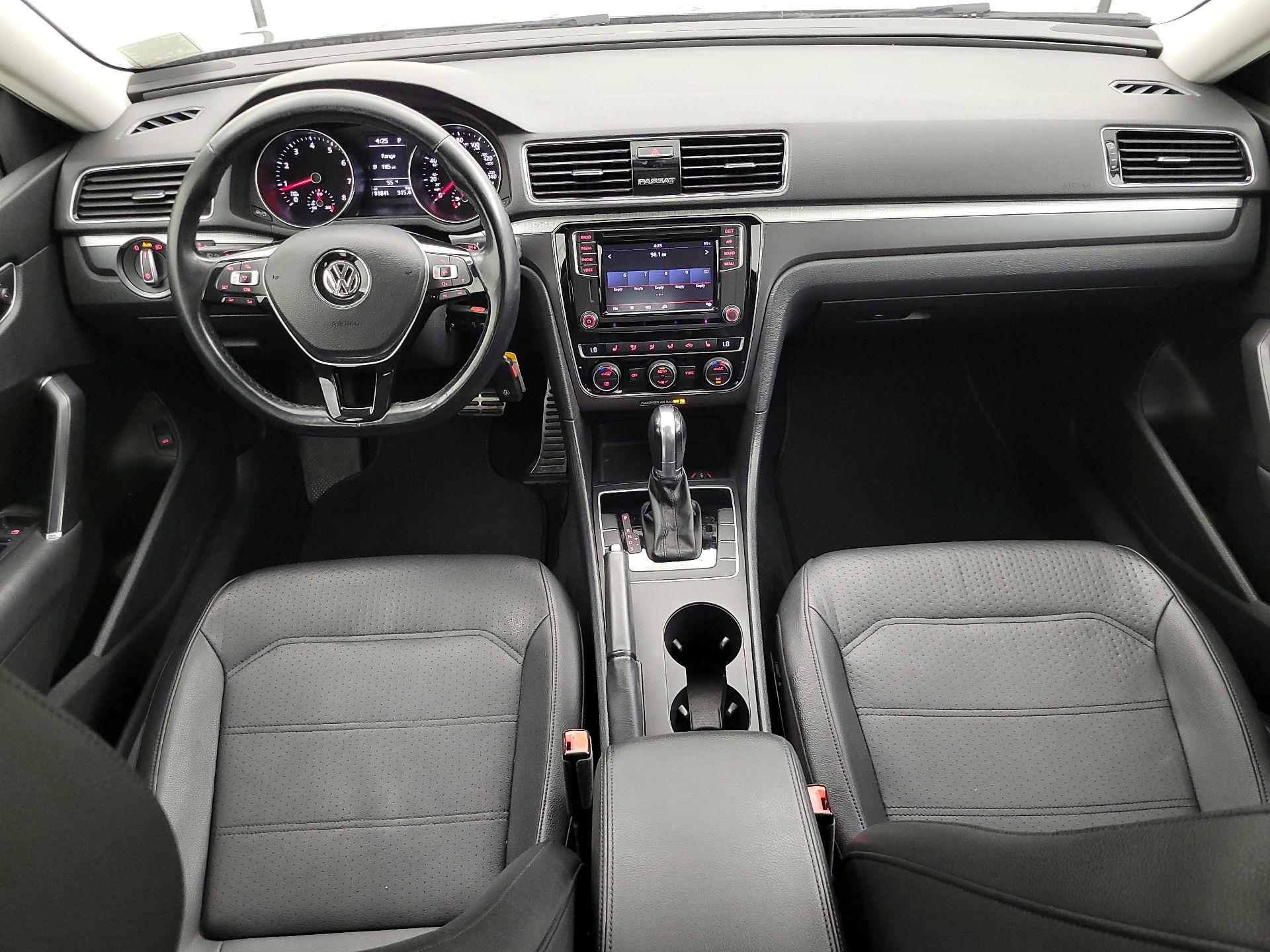 Thumbnail: 2018 Volkswagen Passat - 9