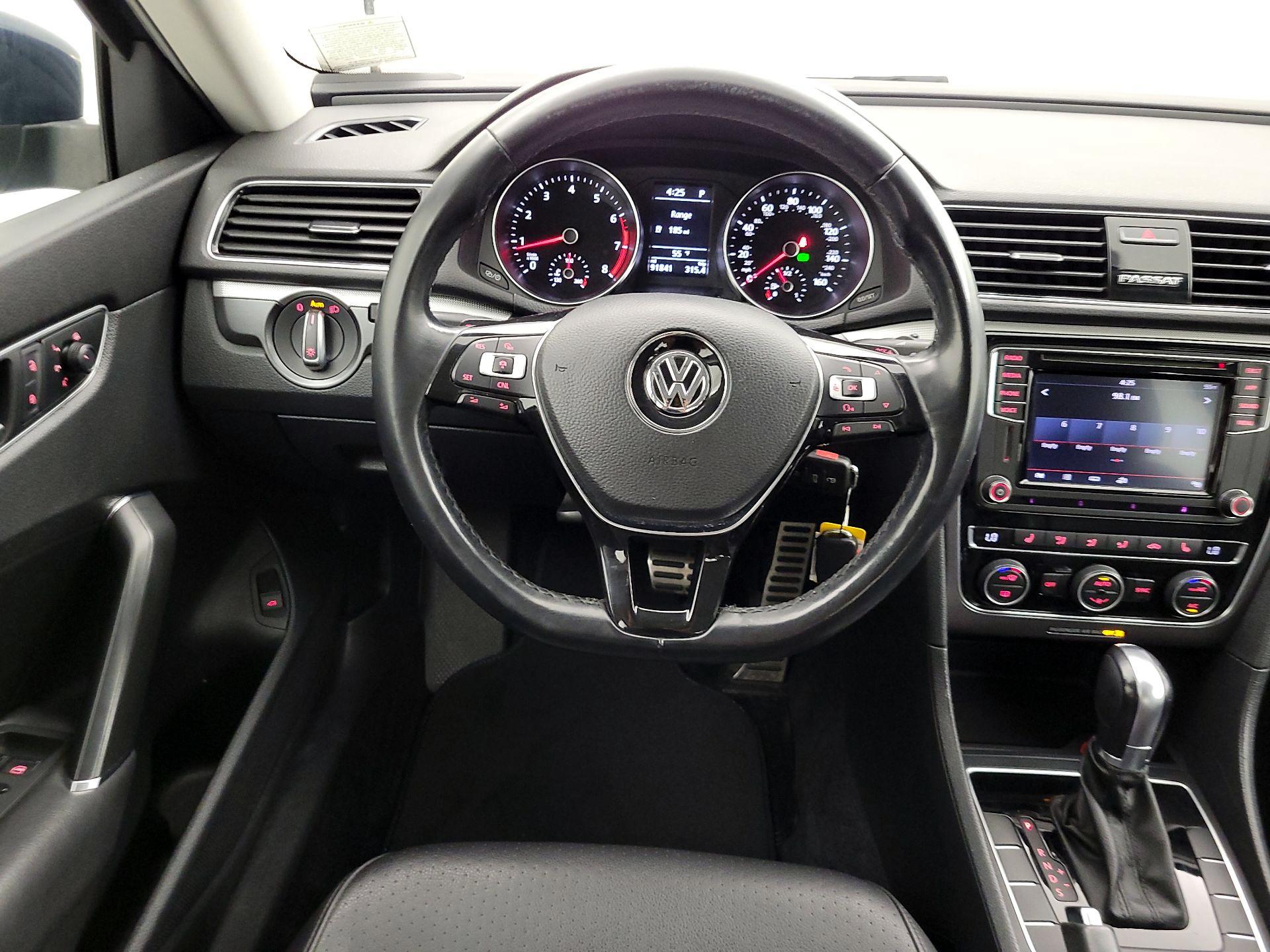 Thumbnail: 2018 Volkswagen Passat - 10