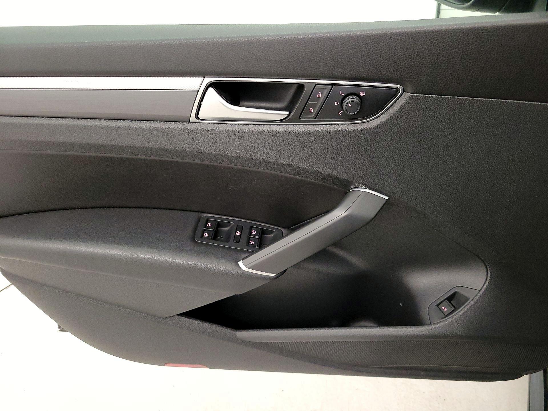 Thumbnail: 2018 Volkswagen Passat - 12